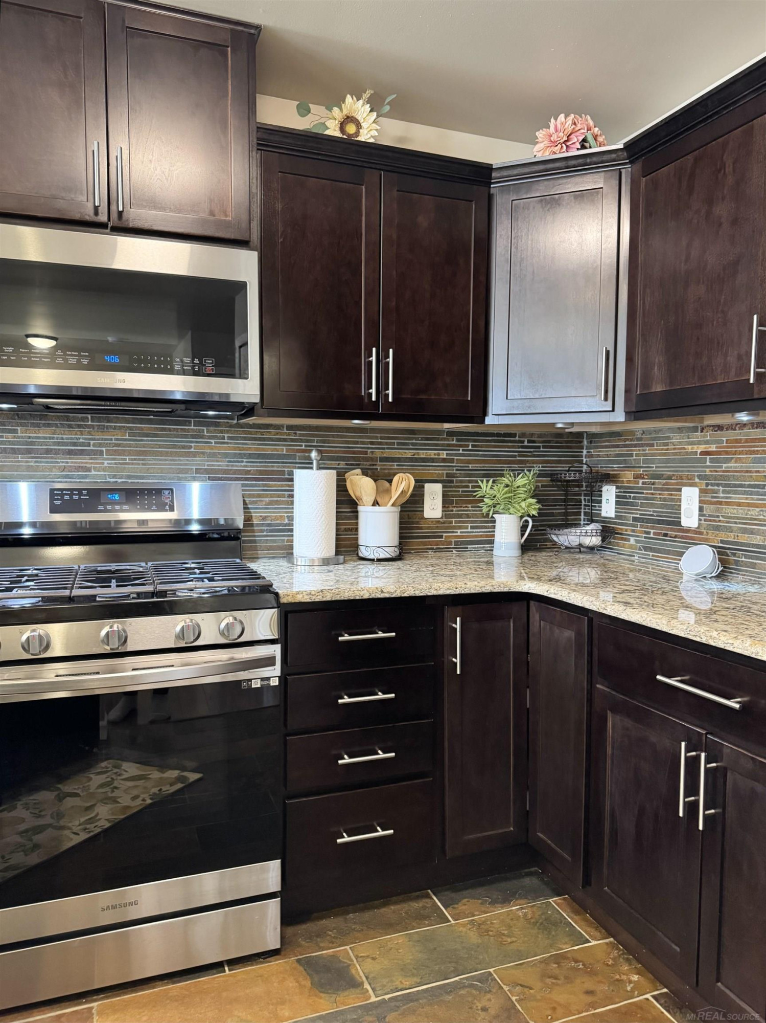 8449 Williamstown Drive, Shelby Twp, MI 48316 — Photo 18
