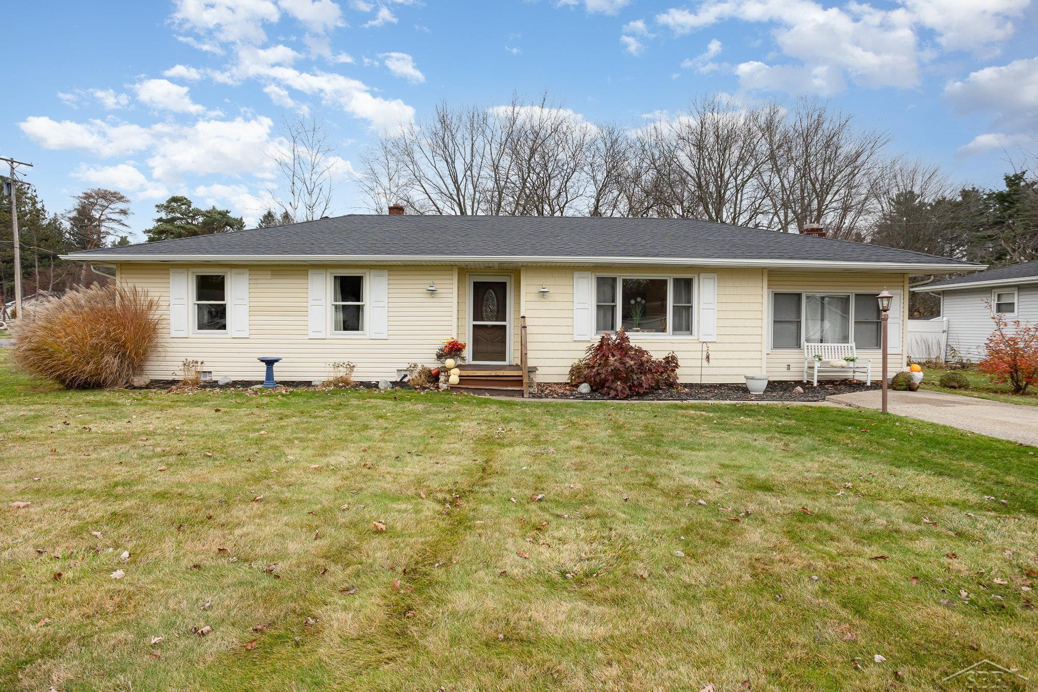 8096 Geddes Road, Saginaw, MI 48609 — front exterior