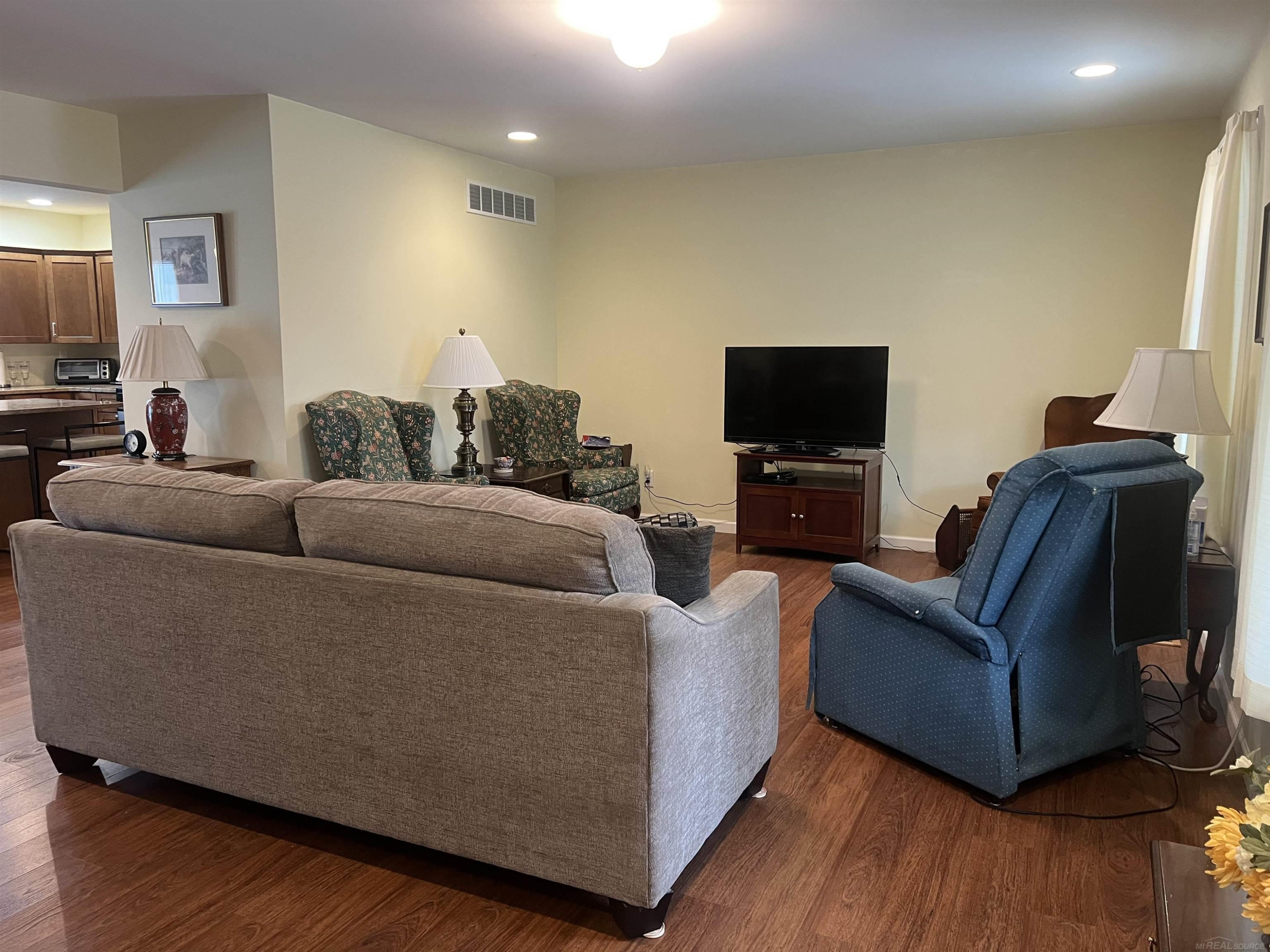 38524 Pineridge Street, MI — Photo 3