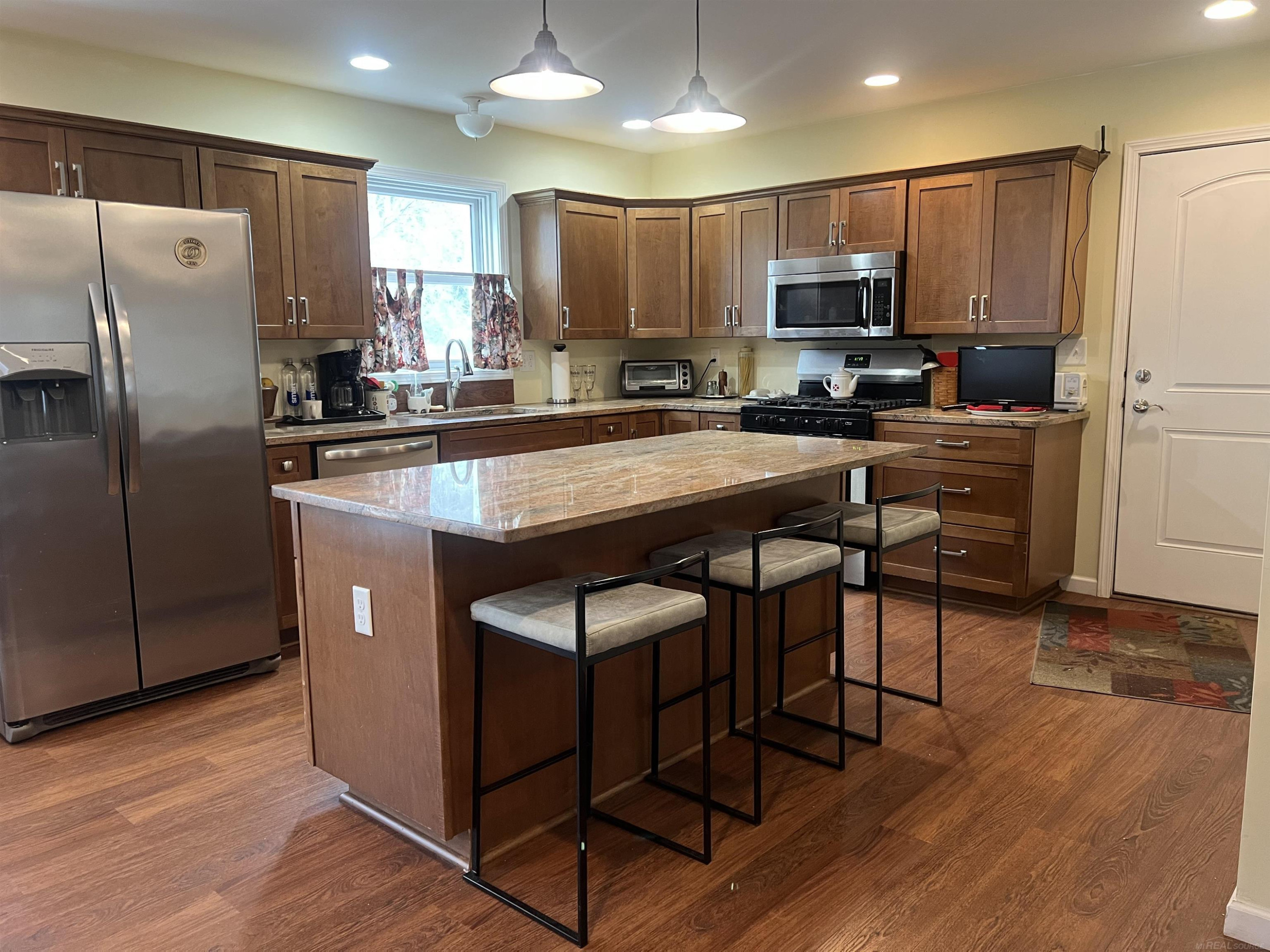 38524 Pineridge Street, MI — Photo 4