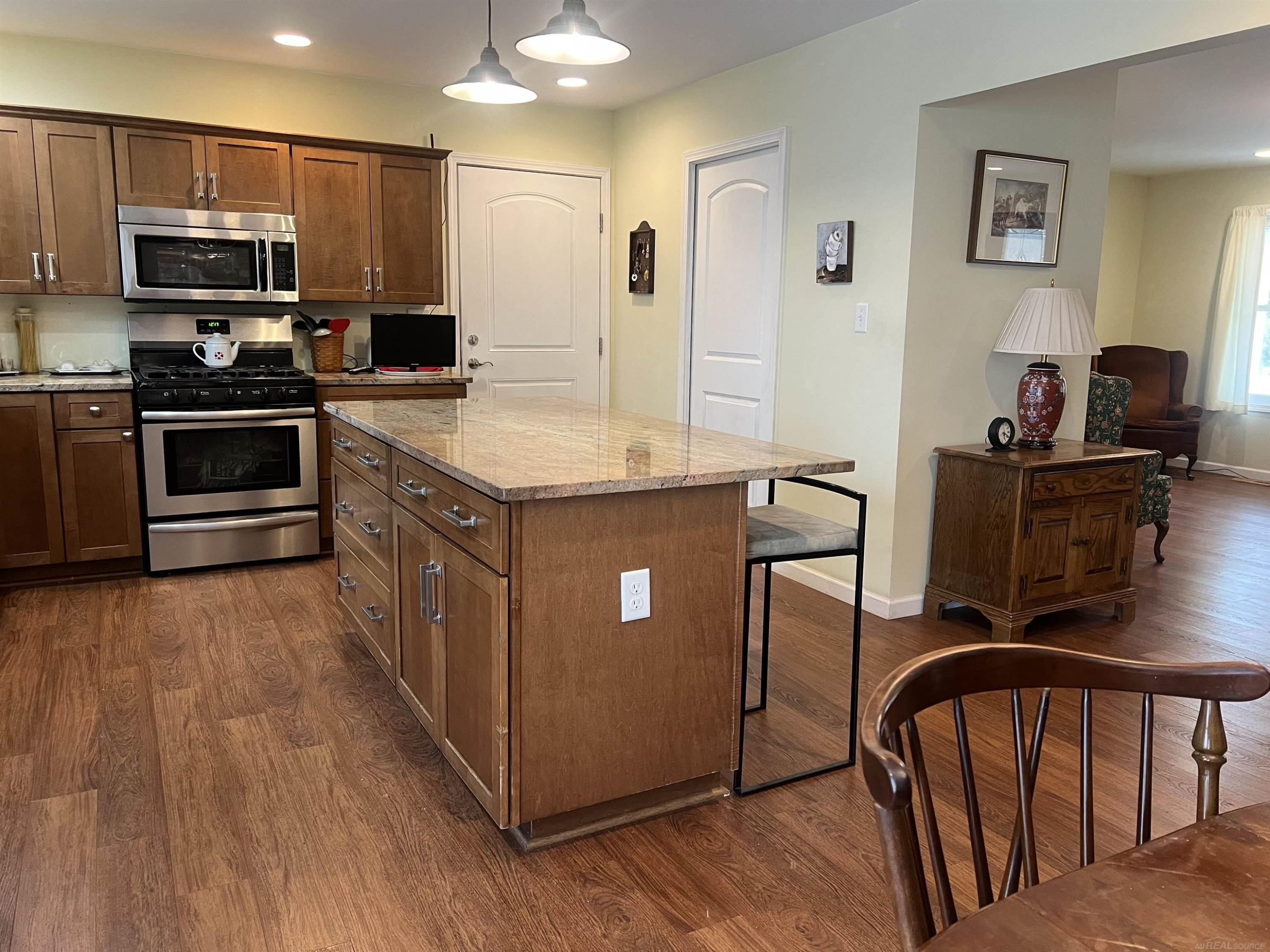 38524 Pineridge Street, MI — Photo 5