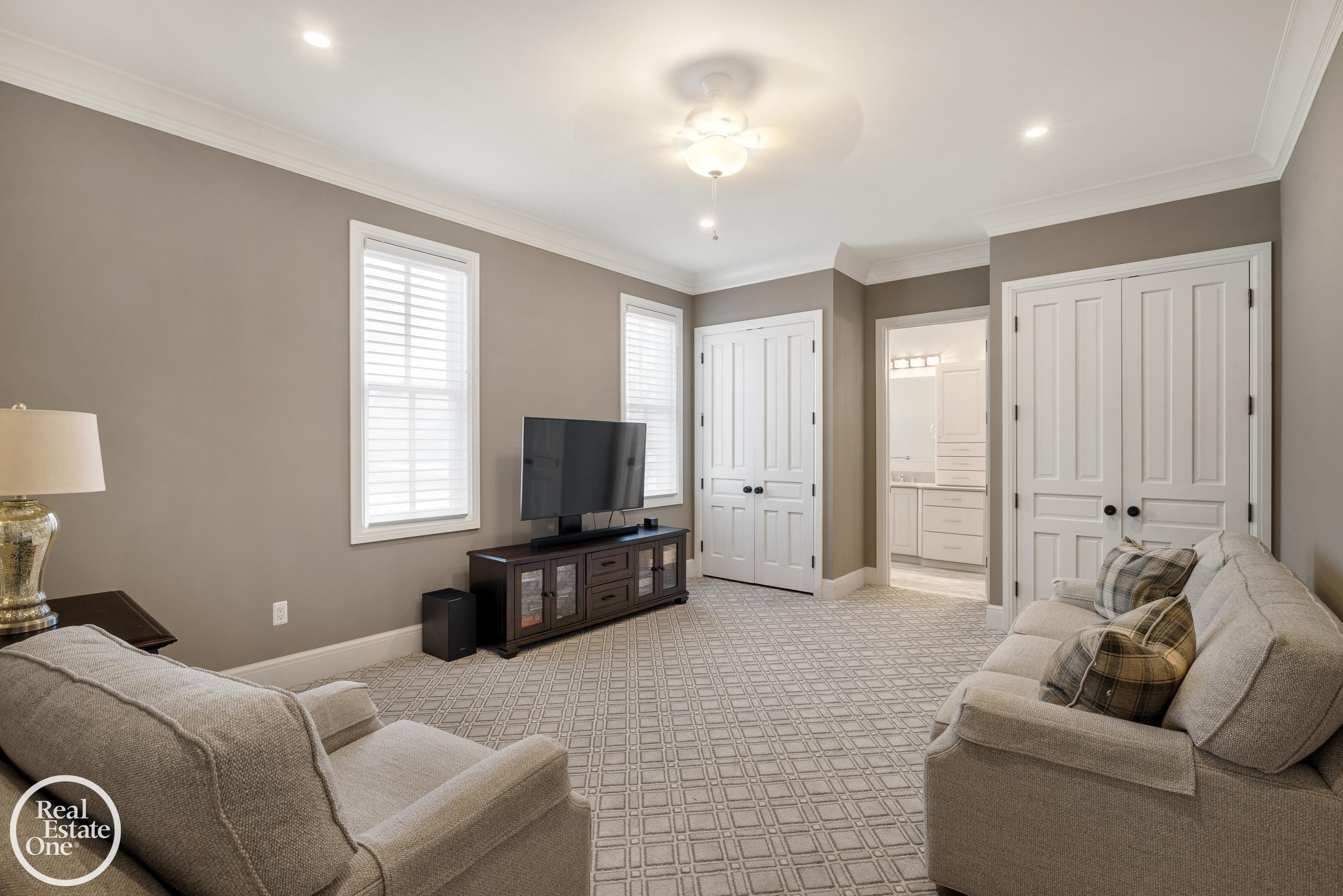 577 Washington Road, Grosse Pointe, MI 48230 — Photo 37