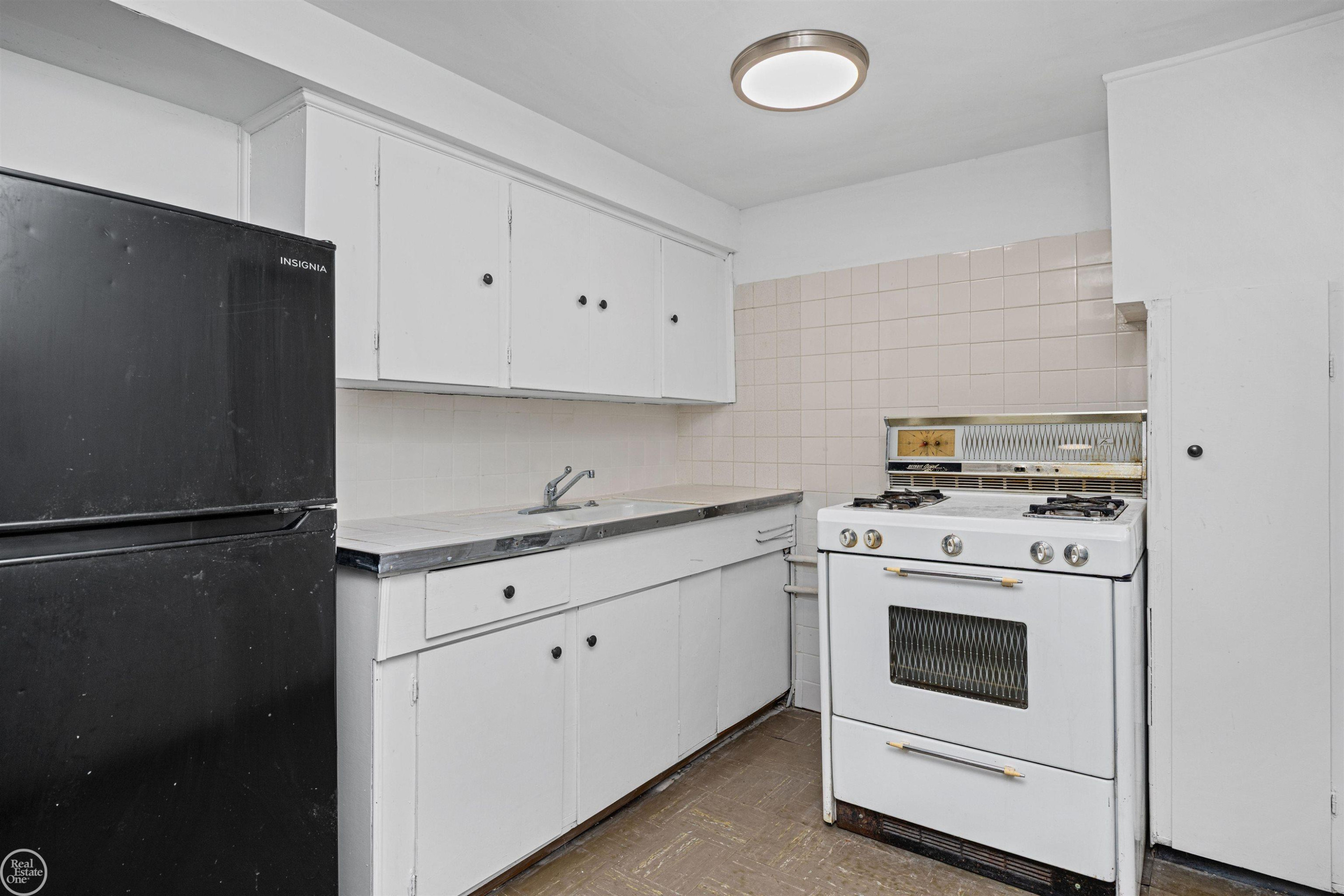 16840 MAY Avenue, Eastpointe, MI 48021 — Photo 33