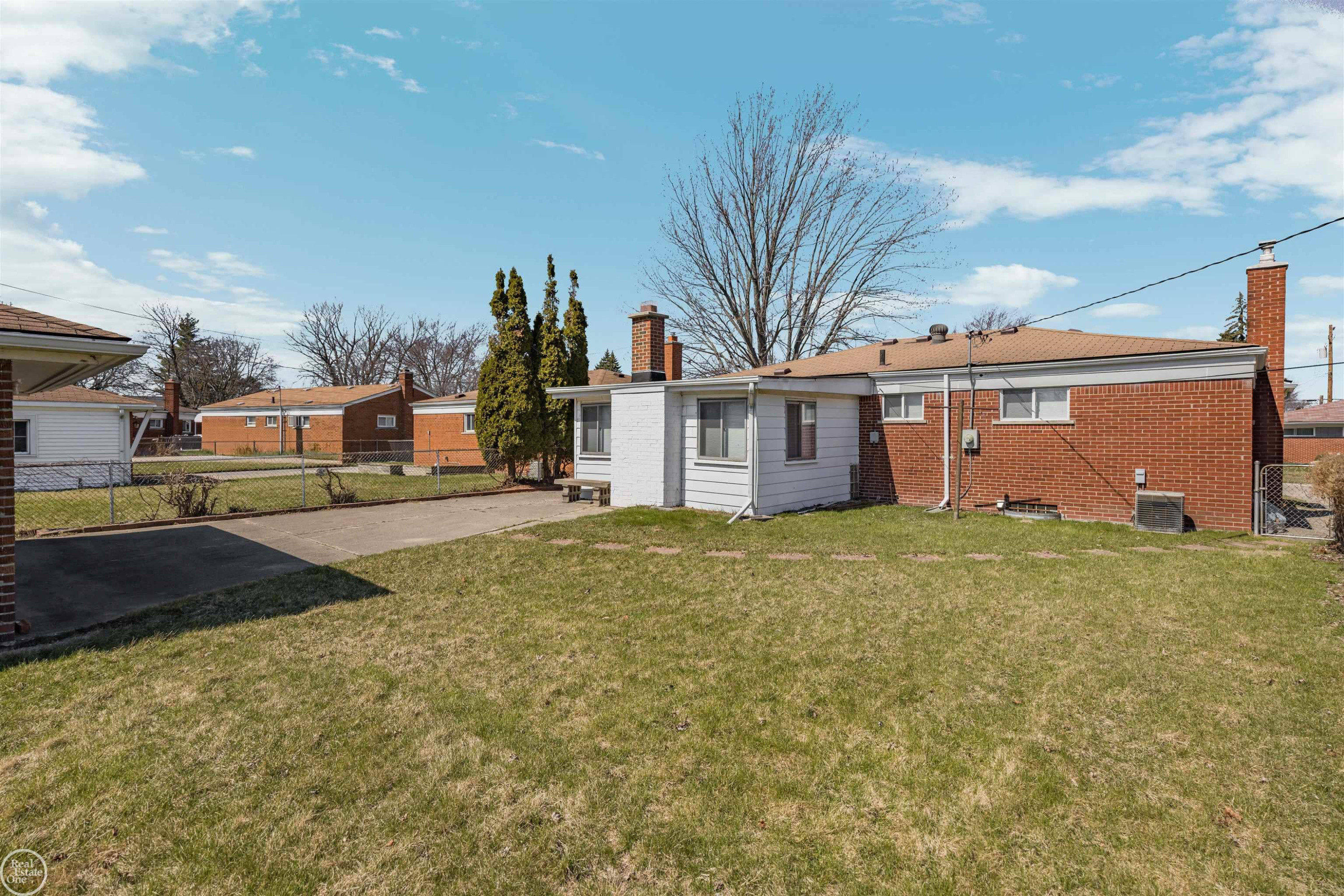16840 MAY Avenue, Eastpointe, MI 48021 — Photo 44
