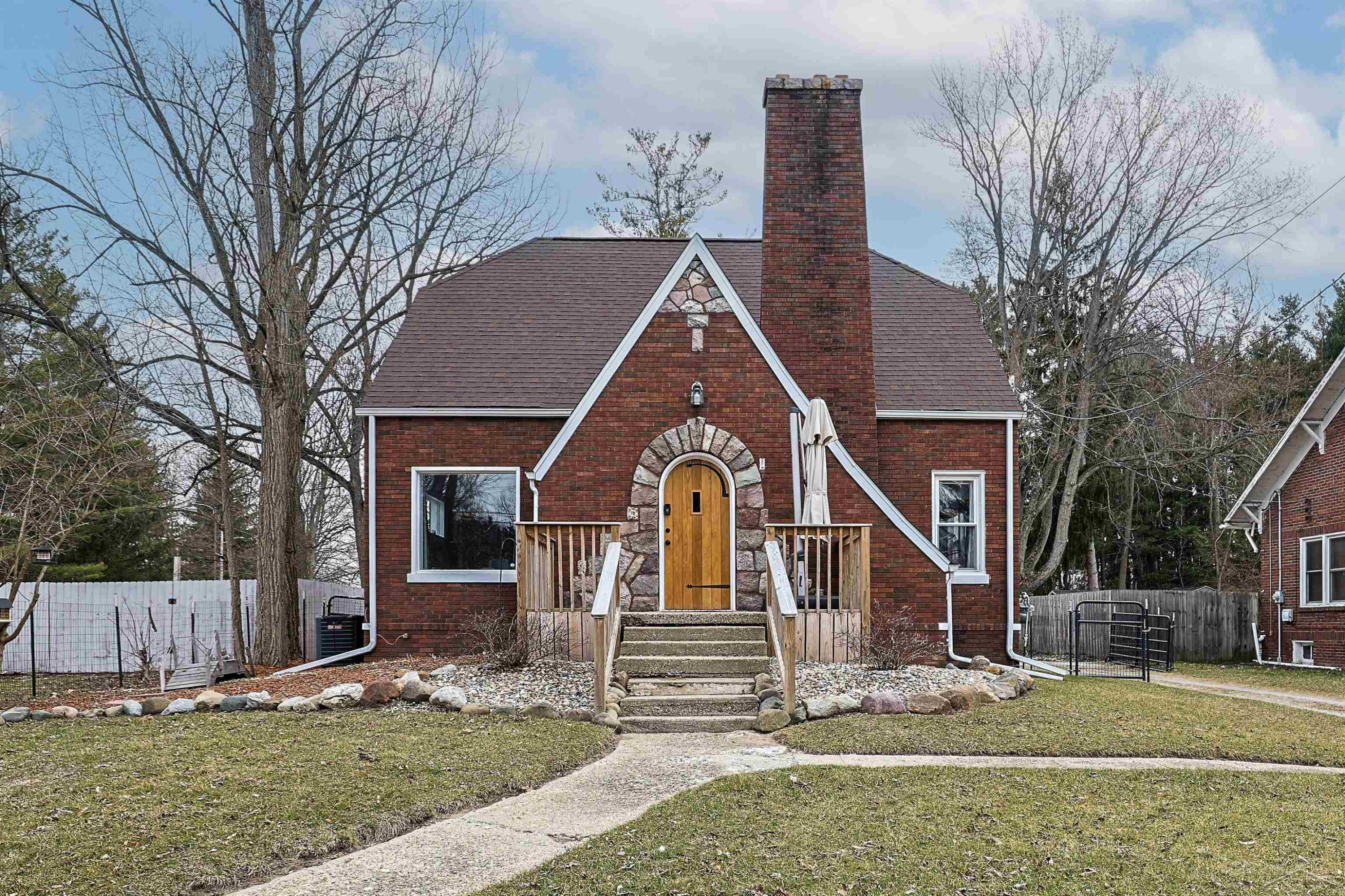 631 W Belle Avenue, Saint Charles, MI 48865 — front exterior