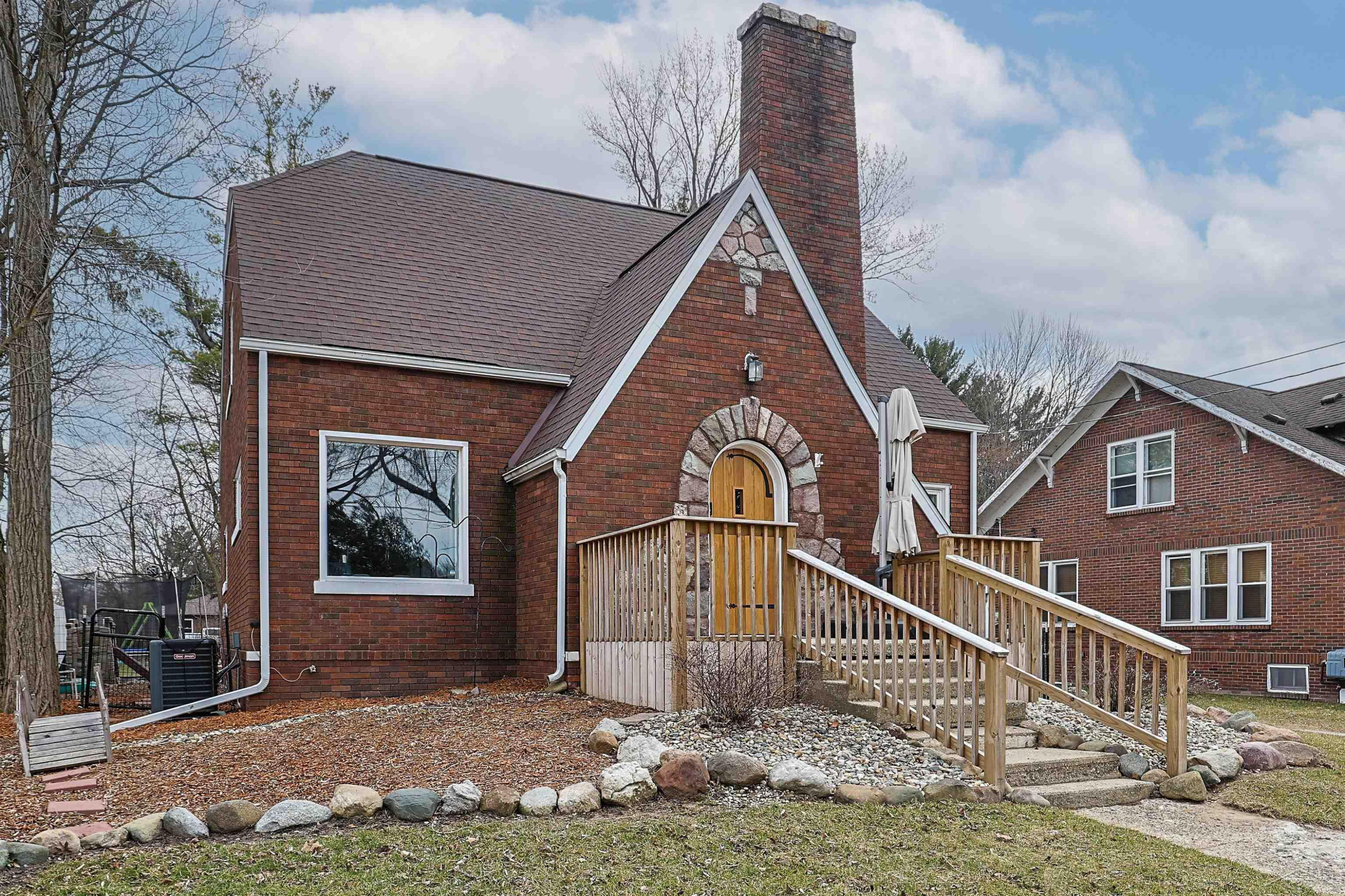 631 W Belle Avenue, Saint Charles, MI 48865 — Photo 2