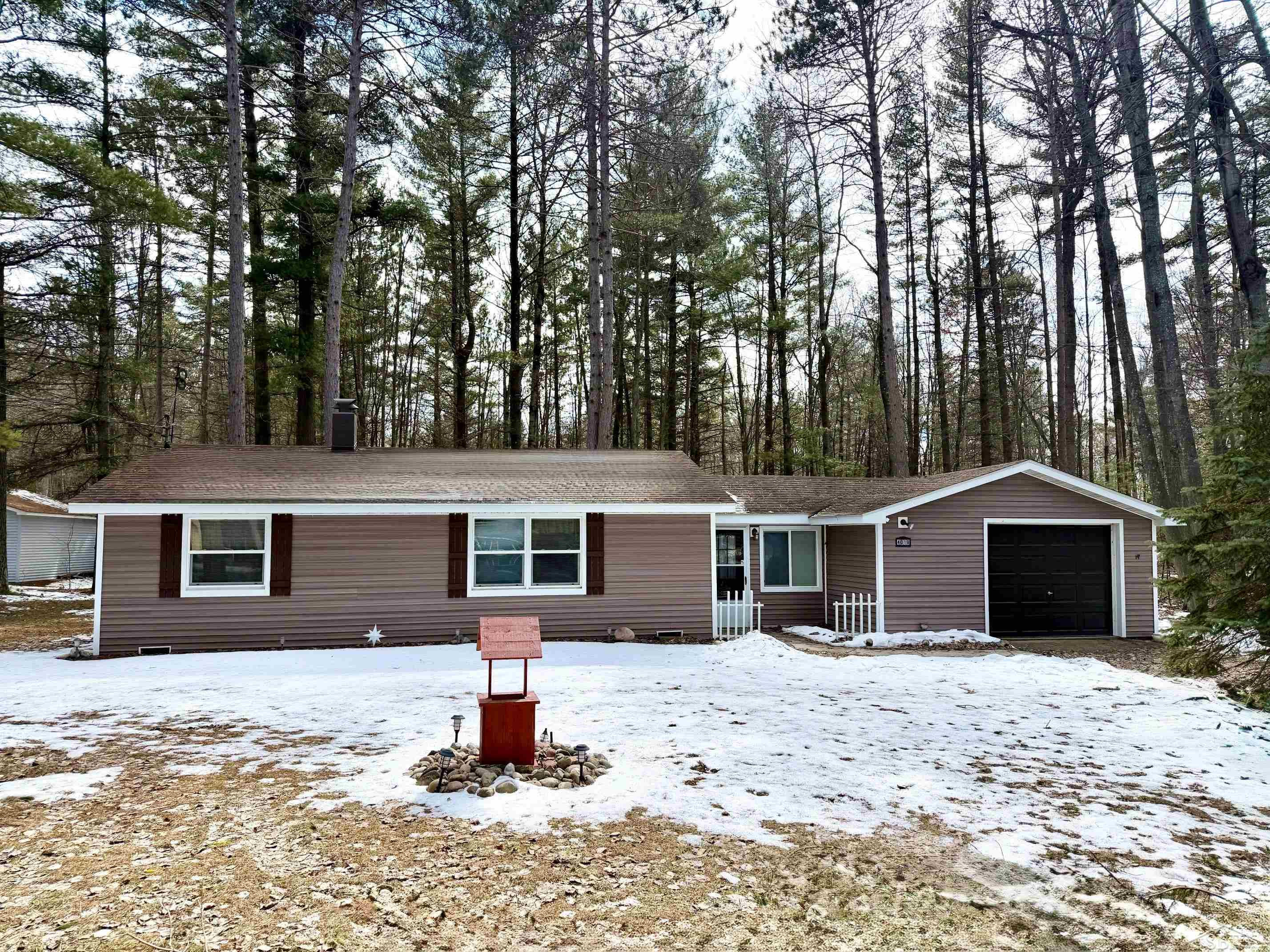 4019 E Higgins Lake Drive, Roscommon, MI 48653