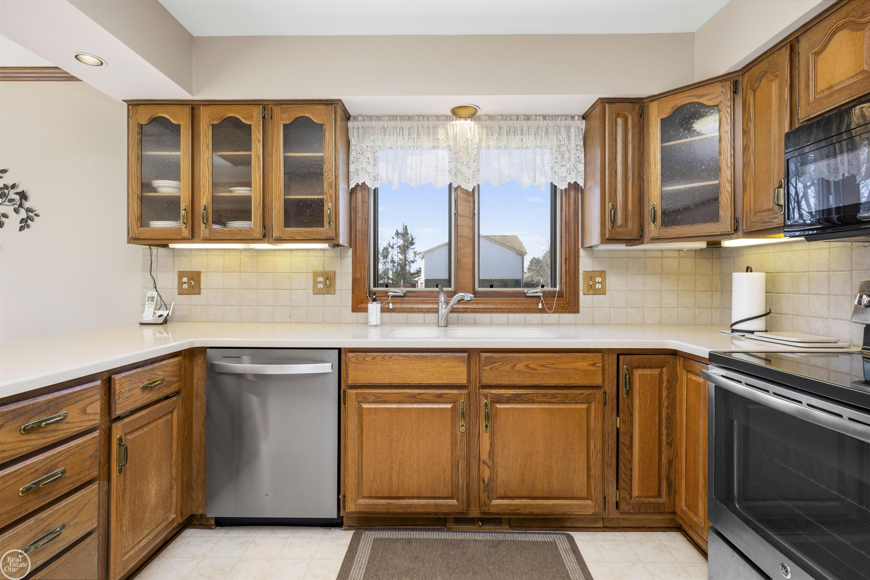 41777 Pon Meadow Court, Northville, MI 48168 — Photo 28
