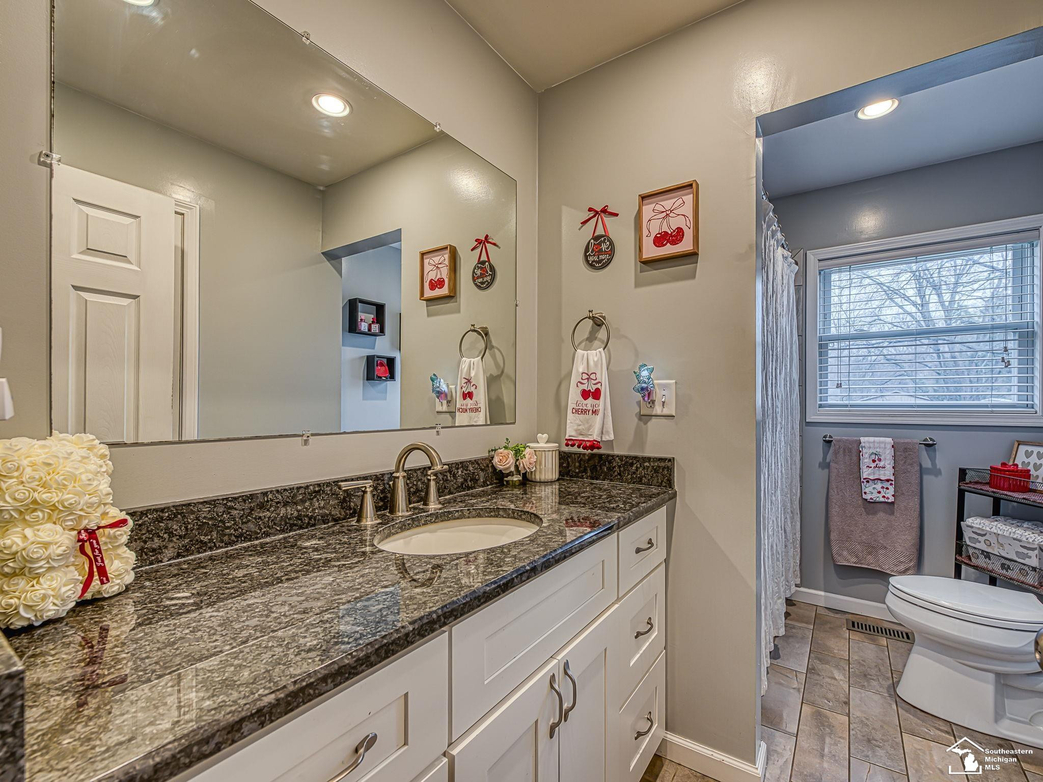 8872 Woodside Drive, Temperance, MI 48182 — Photo 13