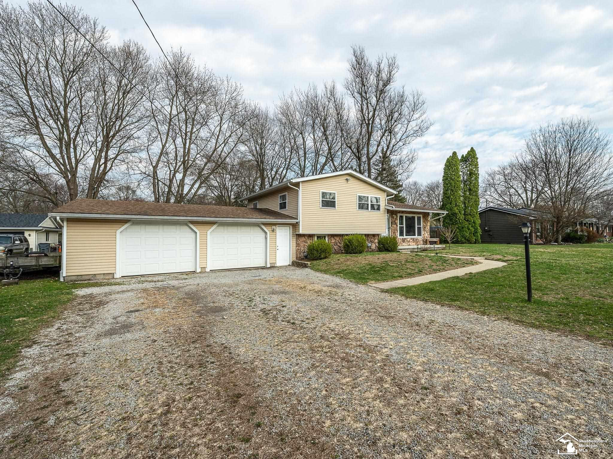 8872 Woodside Drive, Temperance, MI 48182 — Photo 20