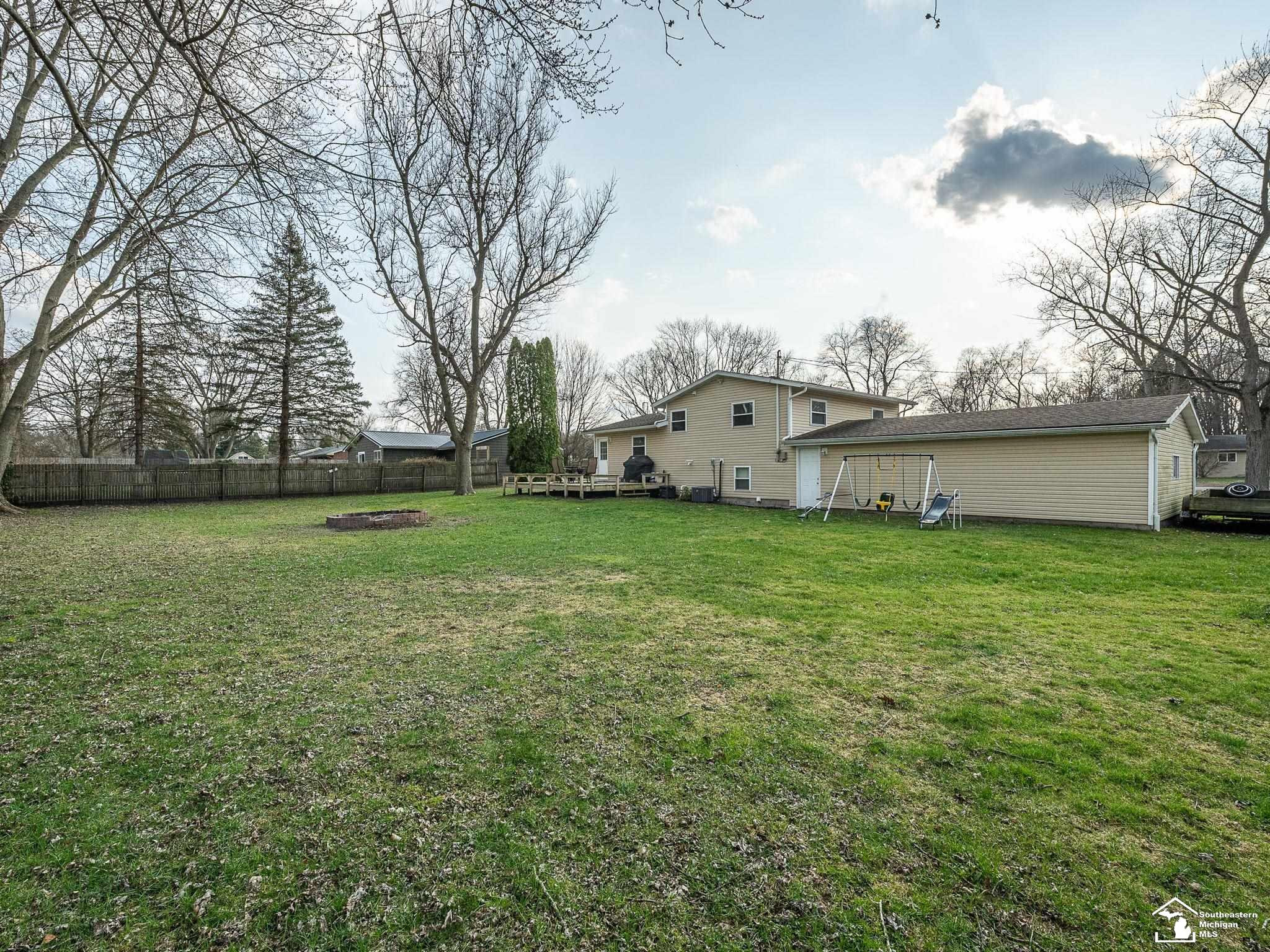 8872 Woodside Drive, Temperance, MI 48182 — Photo 26