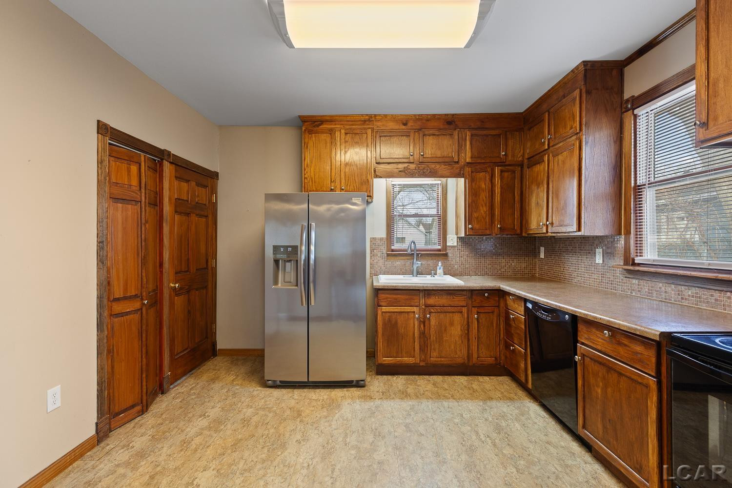 907 E Hunt Street, Adrian, MI 49221 — Photo 17