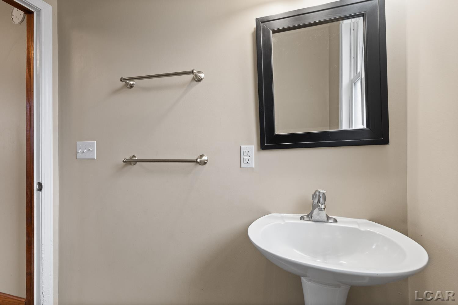 907 E Hunt Street, Adrian, MI 49221 — Photo 20