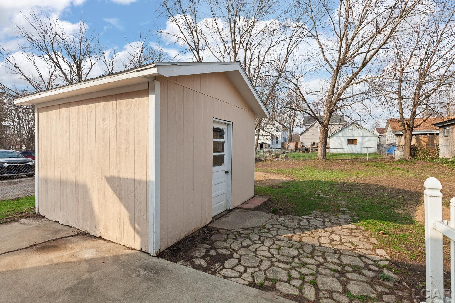 907 E Hunt Street, Adrian, MI 49221 — Photo 27