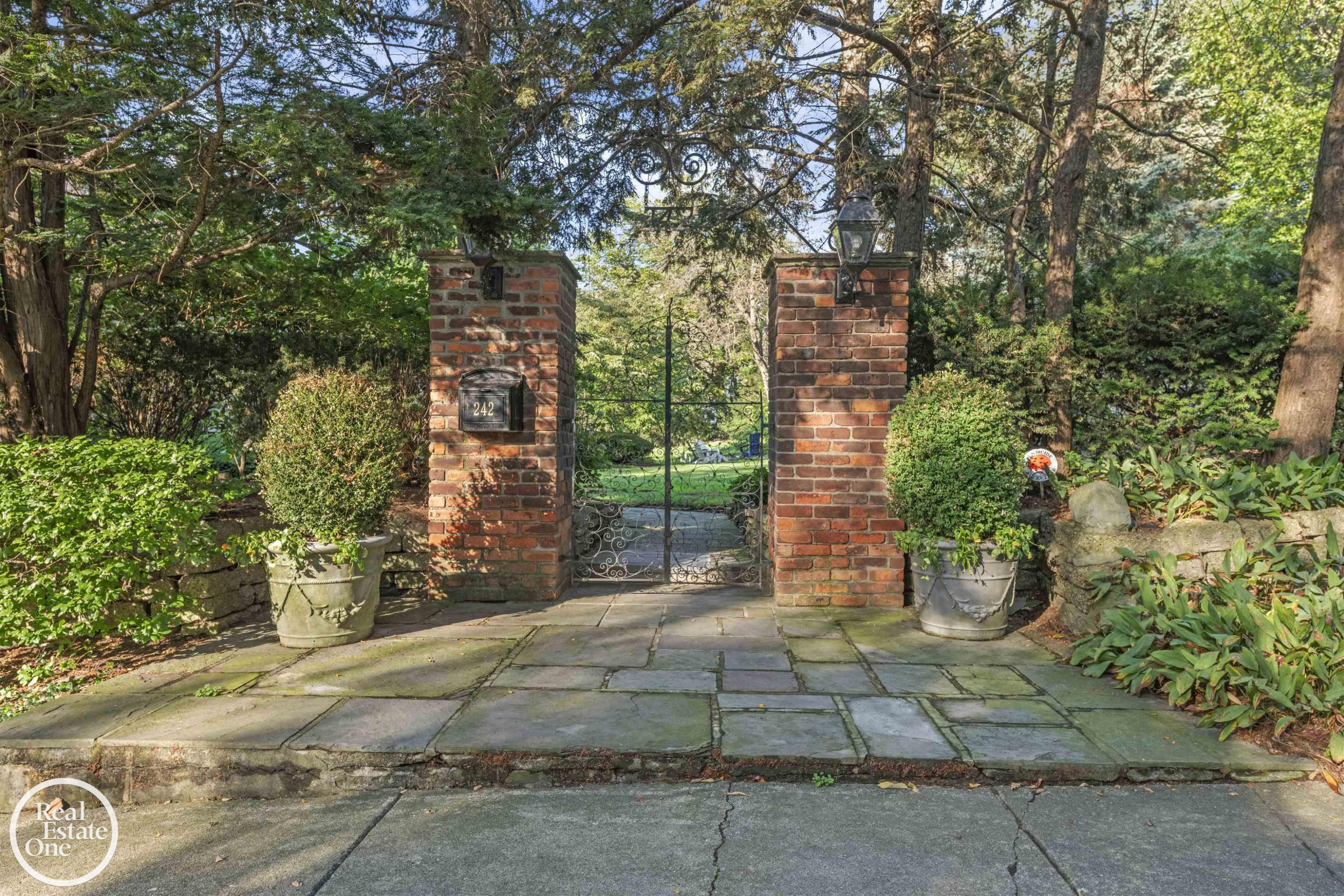 242 Lewiston Road, Grosse Pointe Farms, MI 48236 — front exterior
