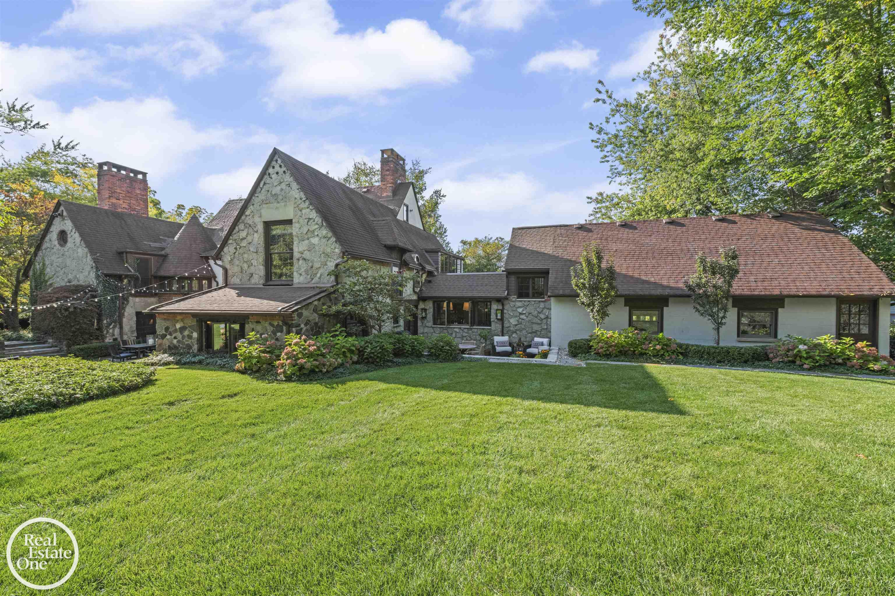242 Lewiston Road, Grosse Pointe Farms, MI 48236 — Photo 2