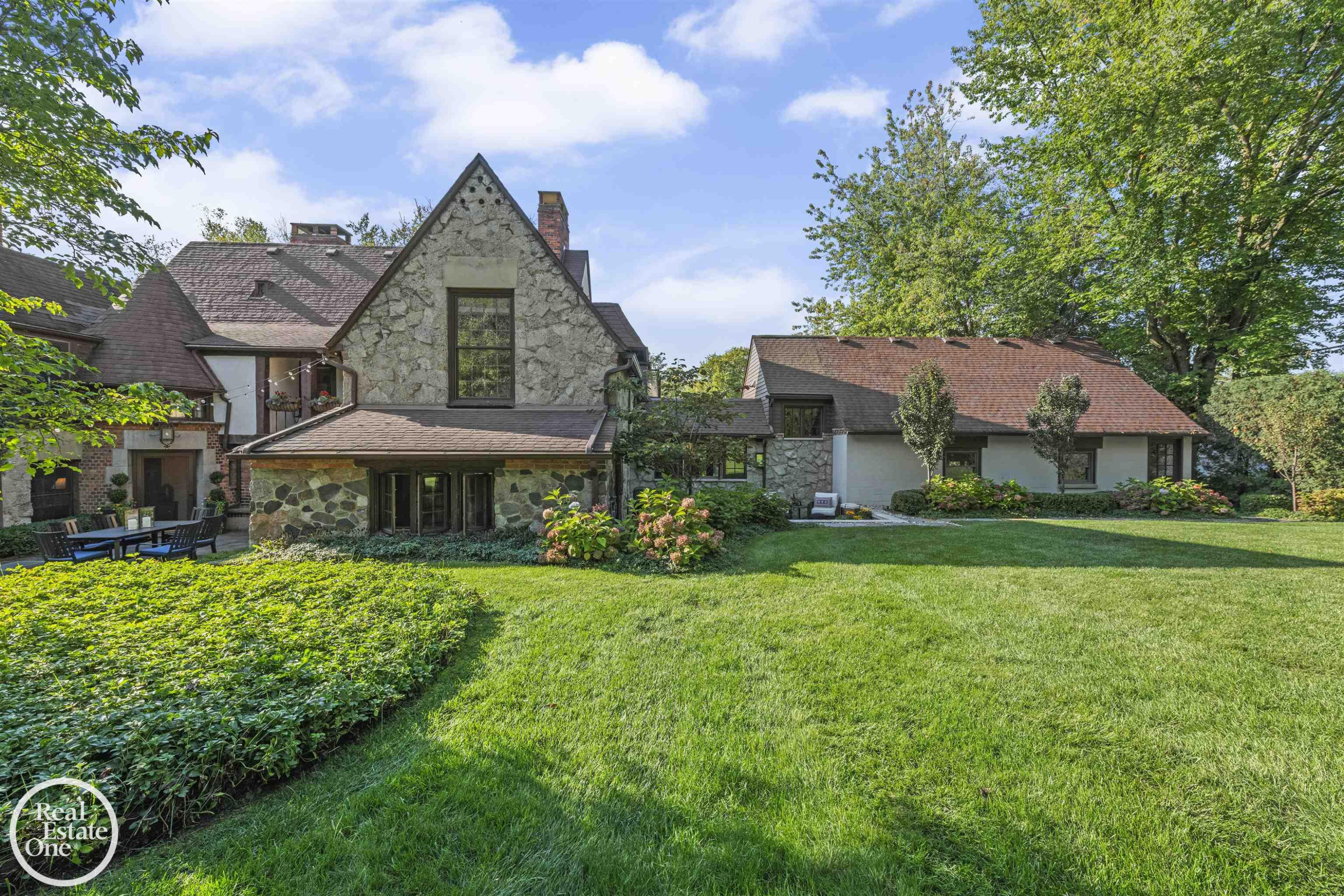 242 Lewiston Road, Grosse Pointe Farms, MI 48236 — Photo 10