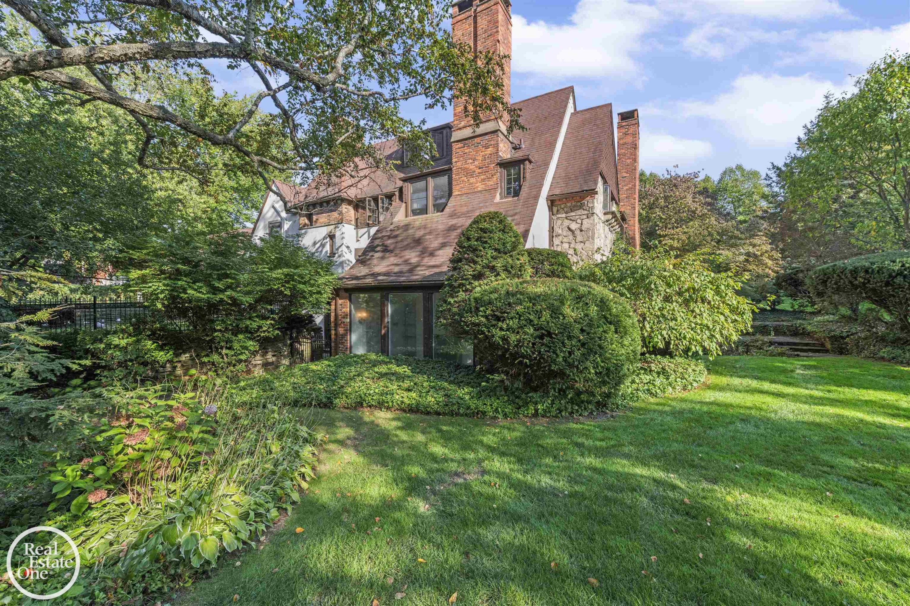 242 Lewiston Road, Grosse Pointe Farms, MI 48236 — Photo 13