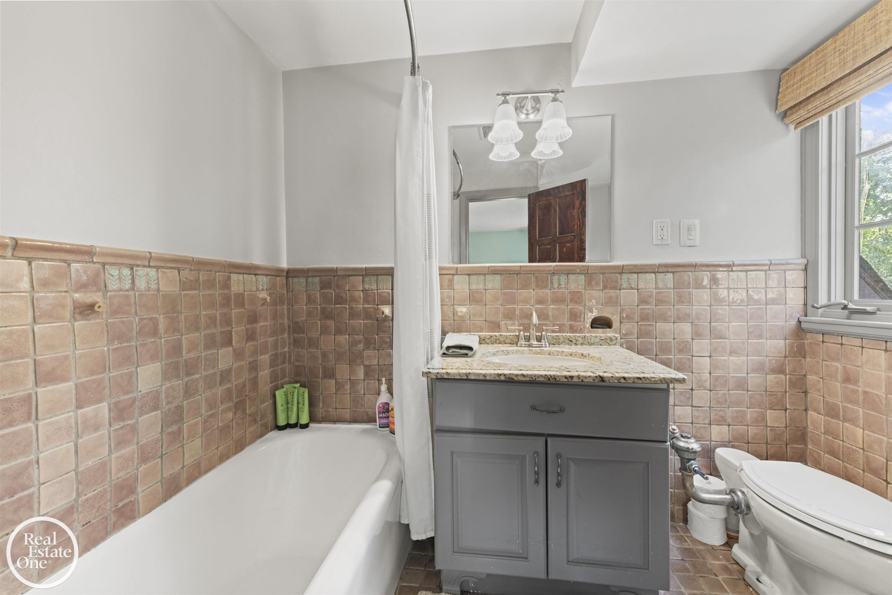 242 Lewiston Road, Grosse Pointe Farms, MI 48236 — Photo 49