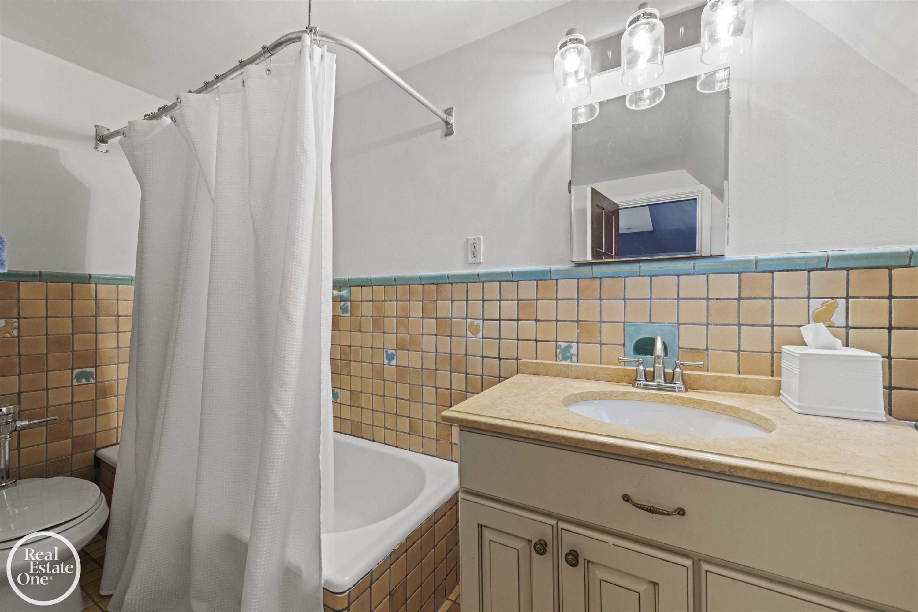 242 Lewiston Road, Grosse Pointe Farms, MI 48236 — Photo 55