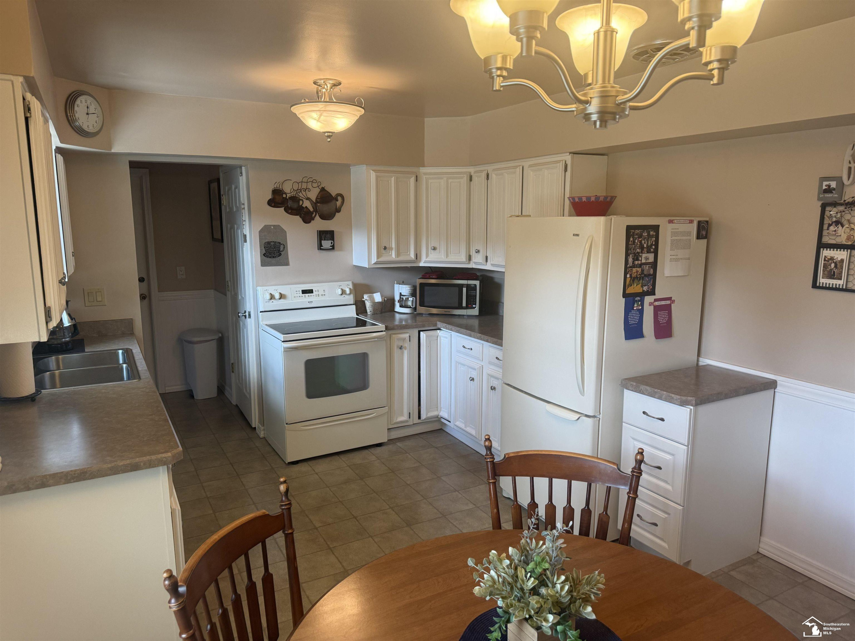 1127 Oakmont Drive, Temperance, MI 48182 — Photo 16