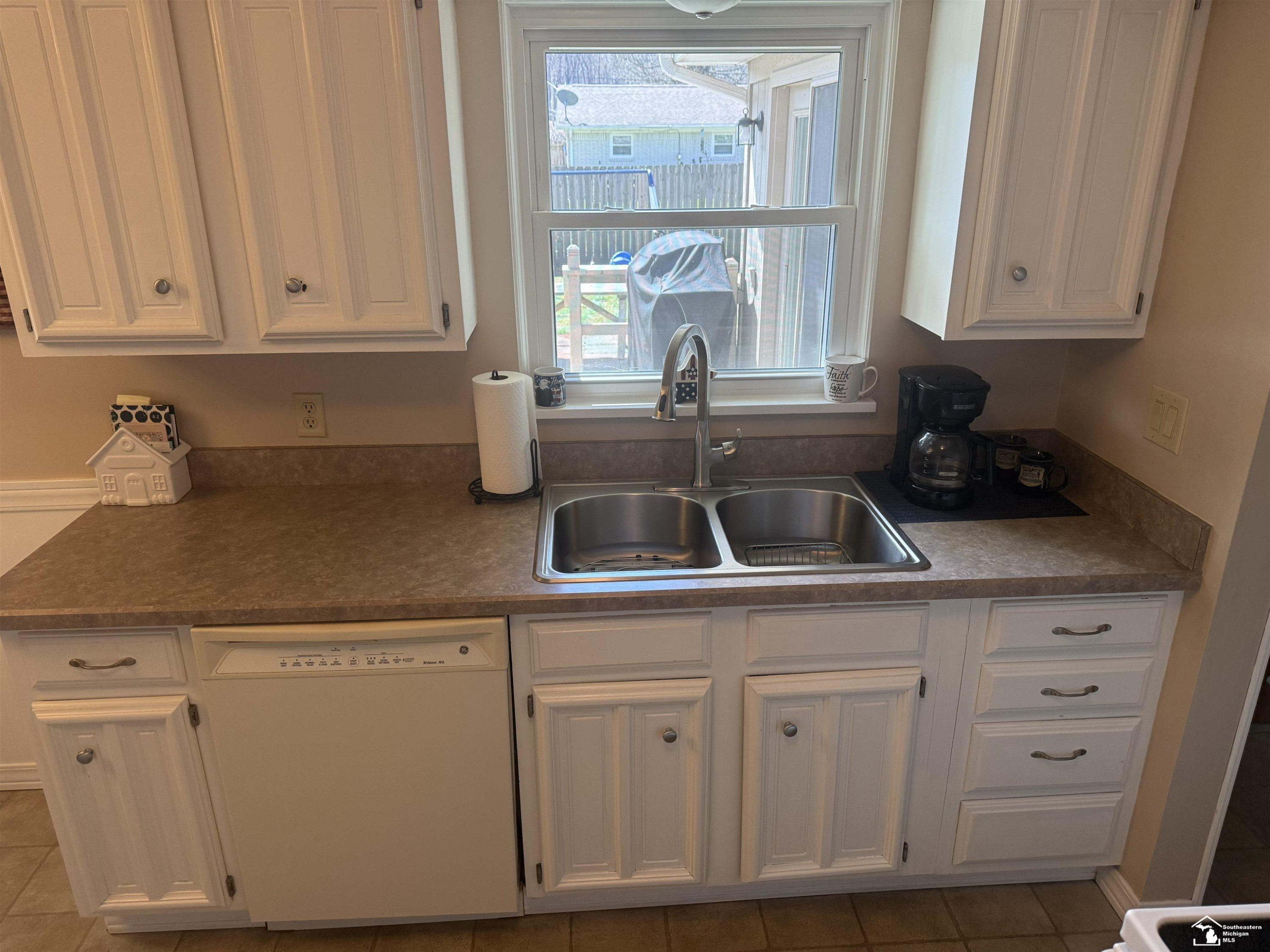 1127 Oakmont Drive, Temperance, MI 48182 — Photo 17