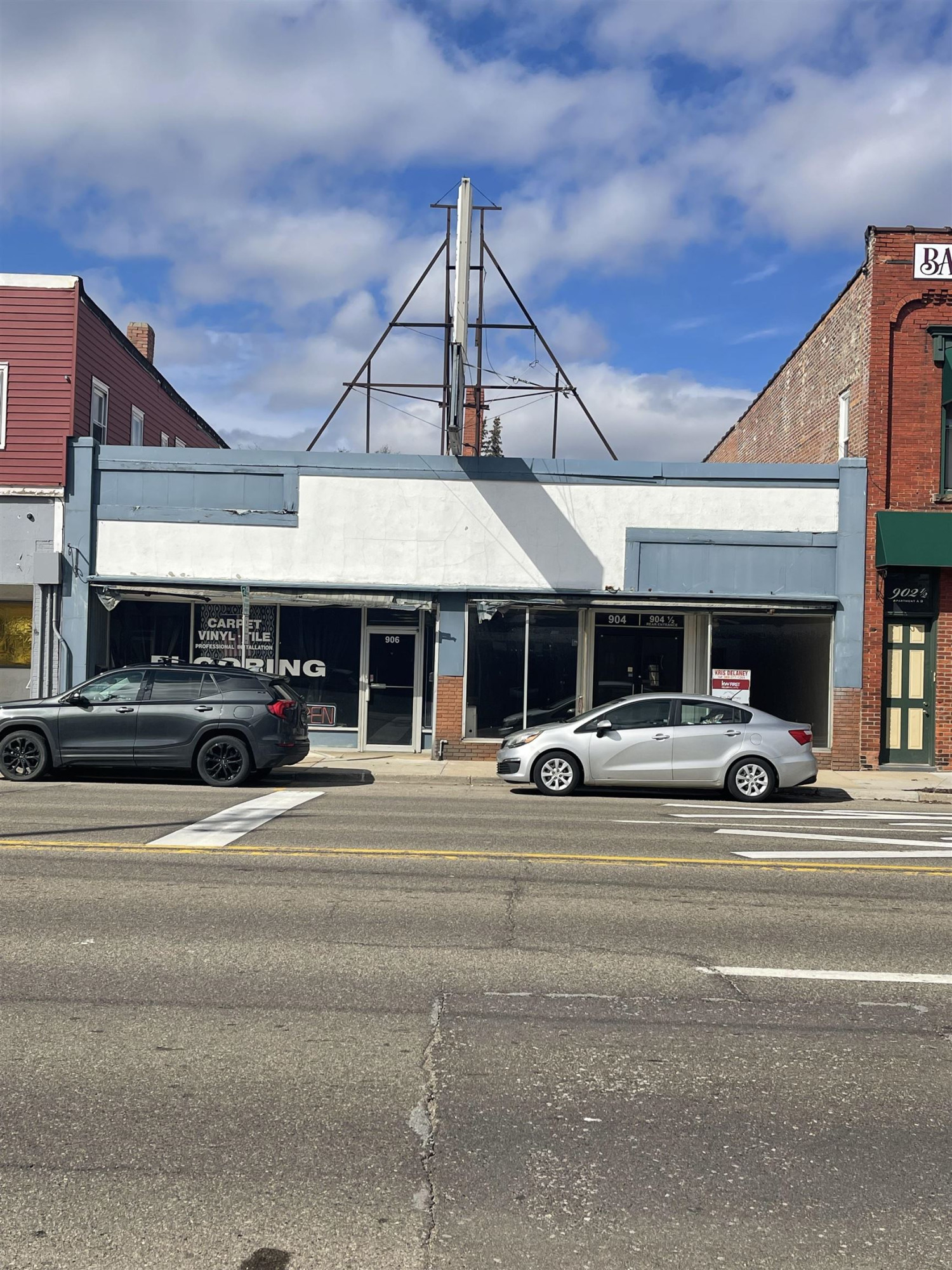 904 W Main Street, Owosso, MI 48867 — front exterior