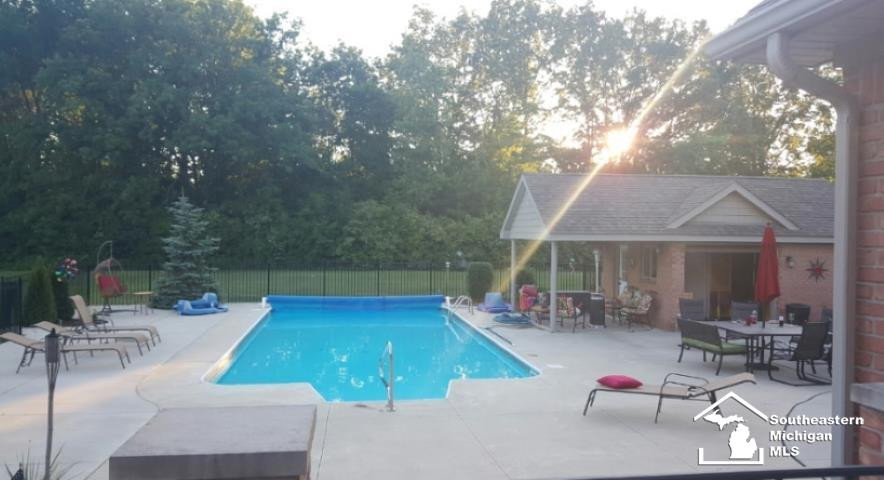 24160 Fairview Drive, New Boston, MI 48164 — Photo 3
