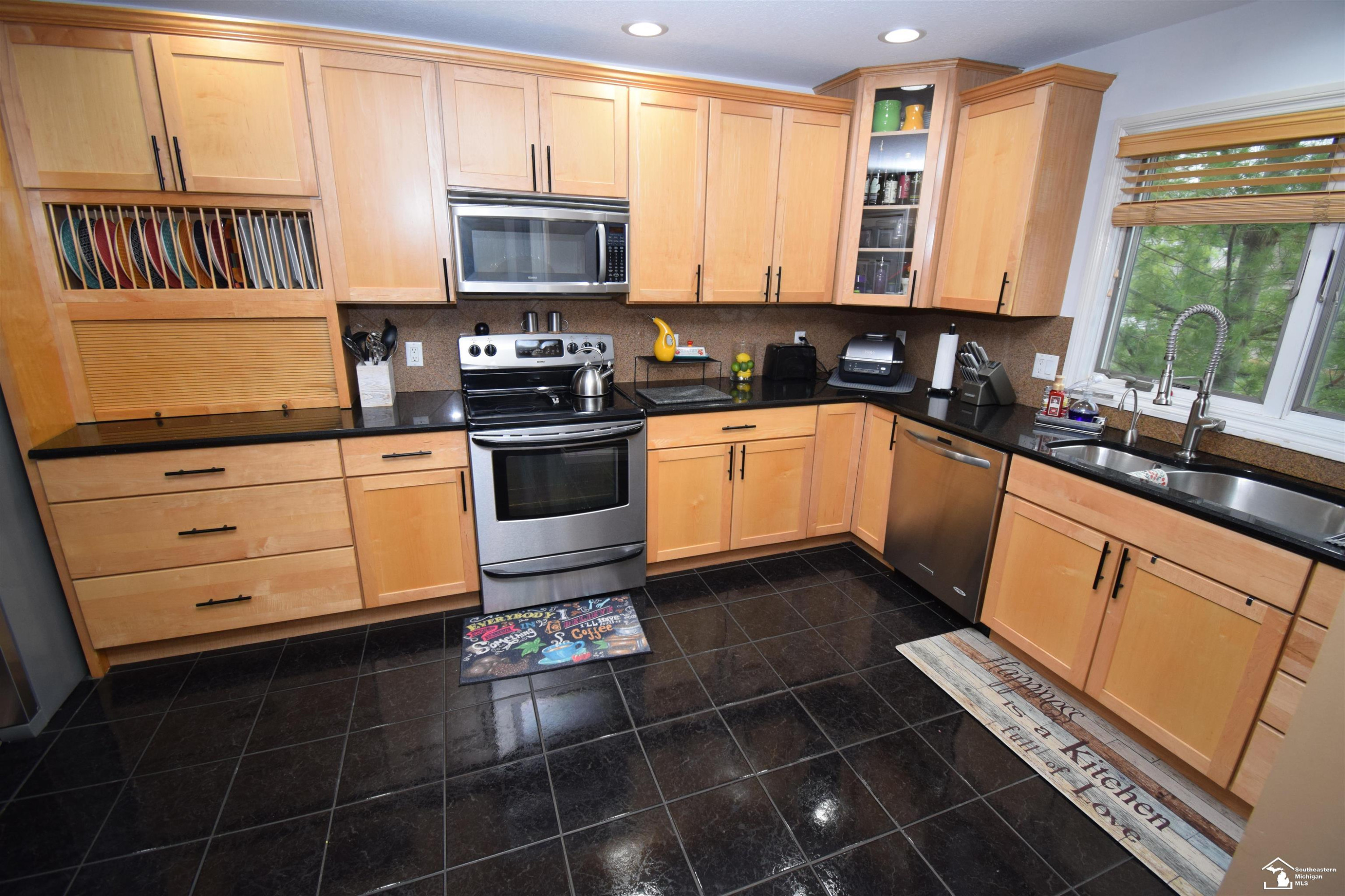 24160 Fairview Drive, New Boston, MI 48164 — Photo 20