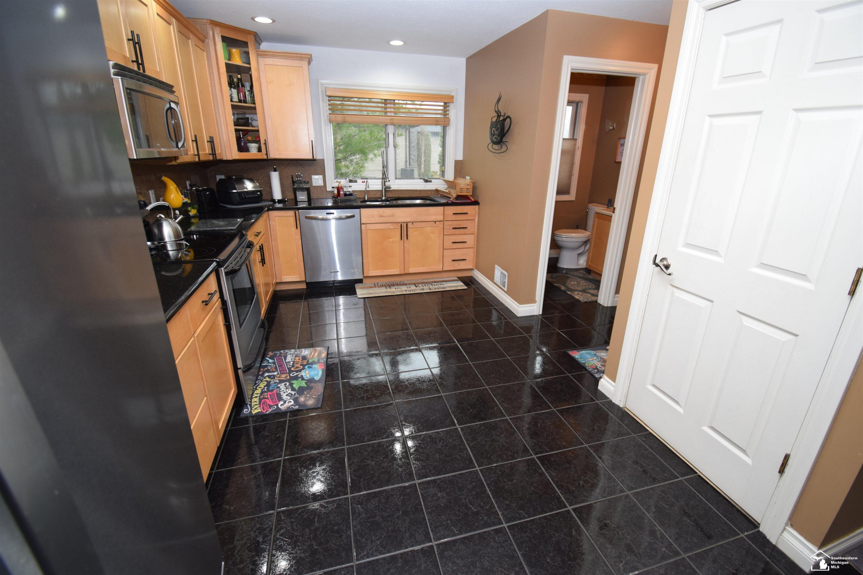 24160 Fairview Drive, New Boston, MI 48164 — Photo 22