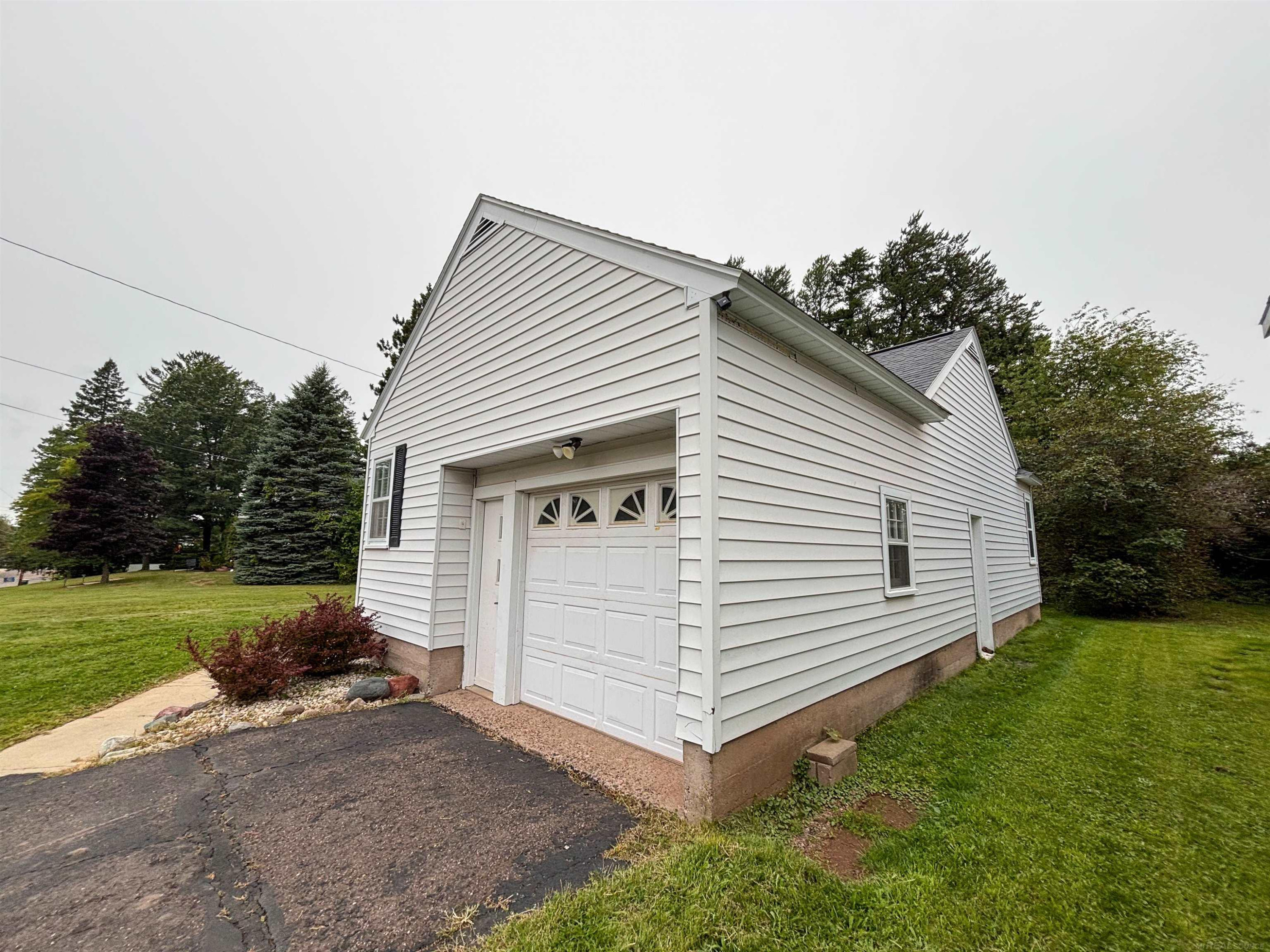 110 W Francis Street, Ironwood, MI 49938 — Photo 4