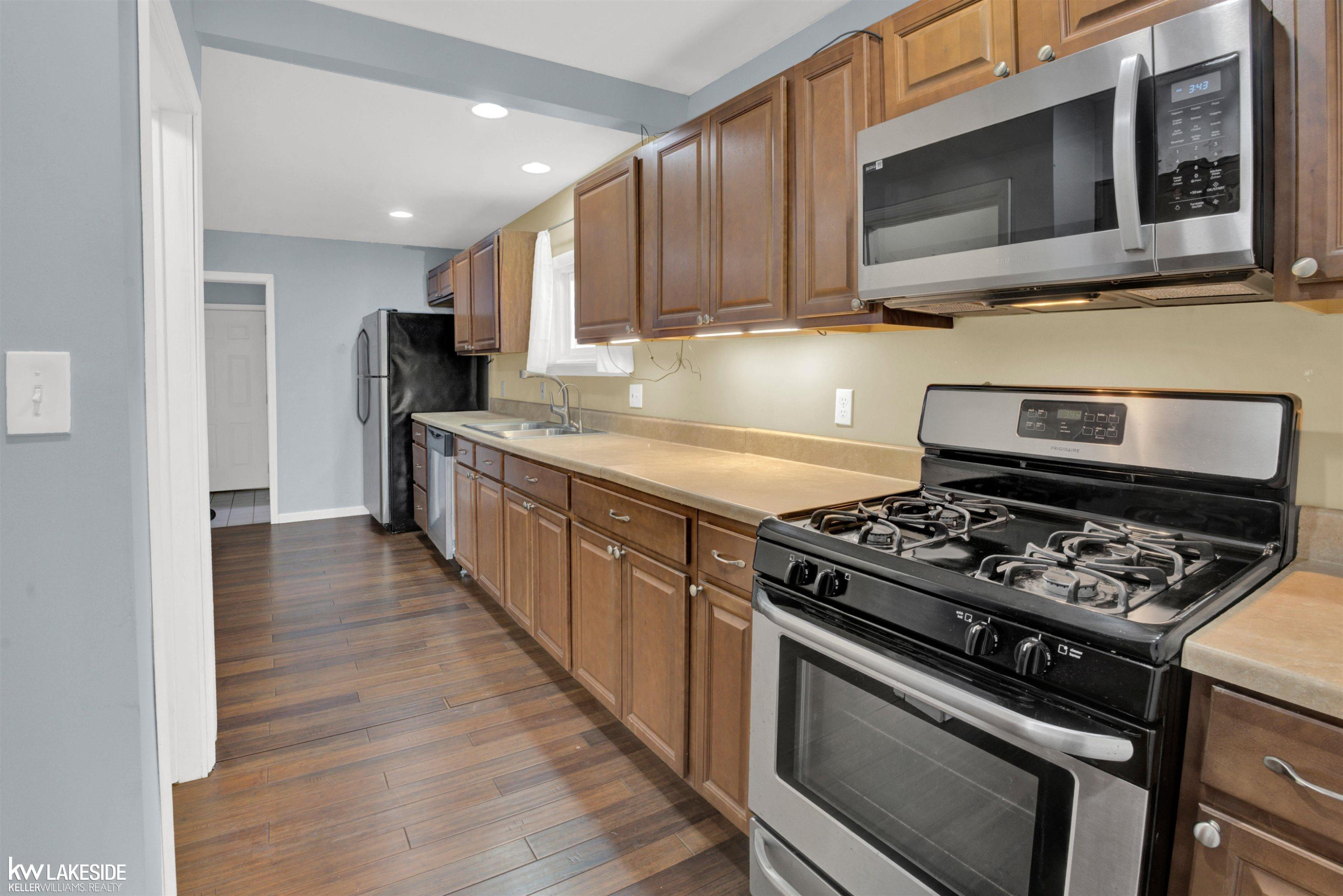 3207 Caroline Street, Auburn Hills, MI 48326 — Photo 7