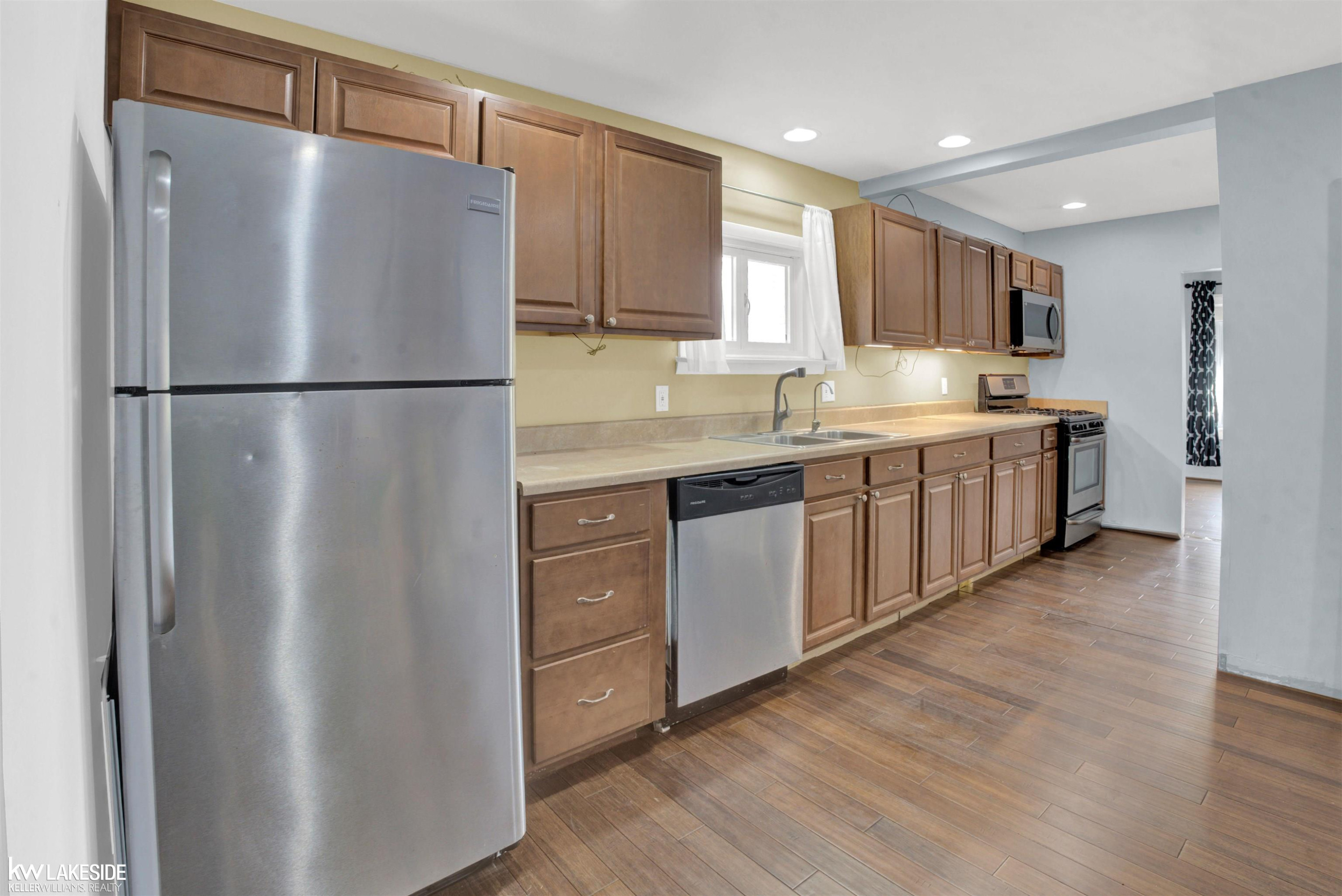 3207 Caroline Street, Auburn Hills, MI 48326 — Photo 8