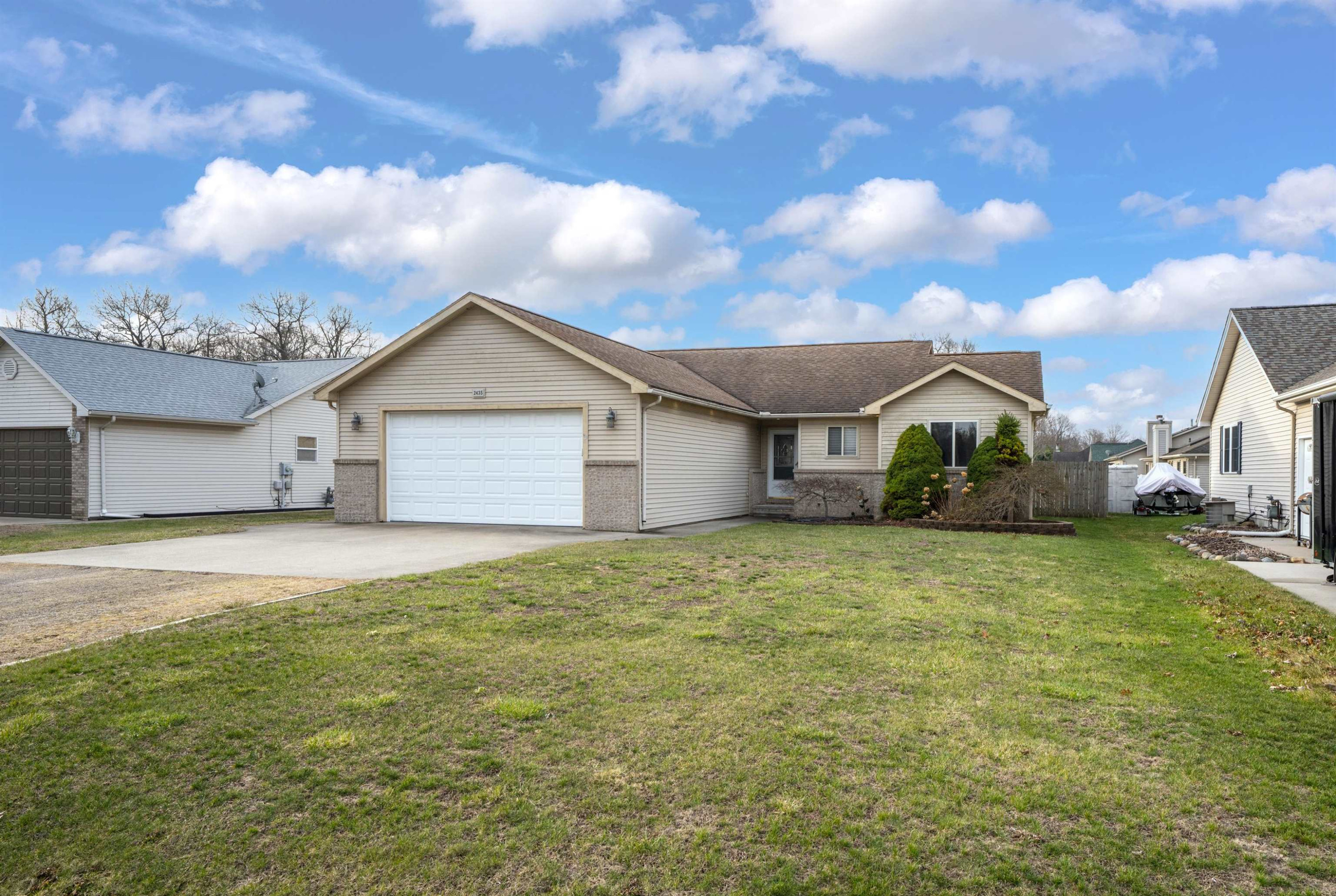 2435 Fruit Street, MI 48001 — Photo 3