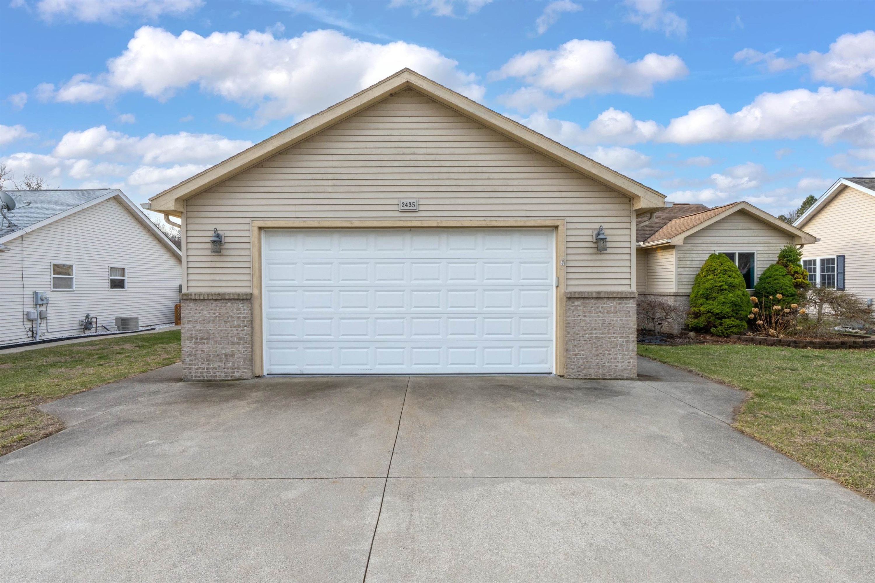 2435 Fruit Street, MI 48001 — Photo 4