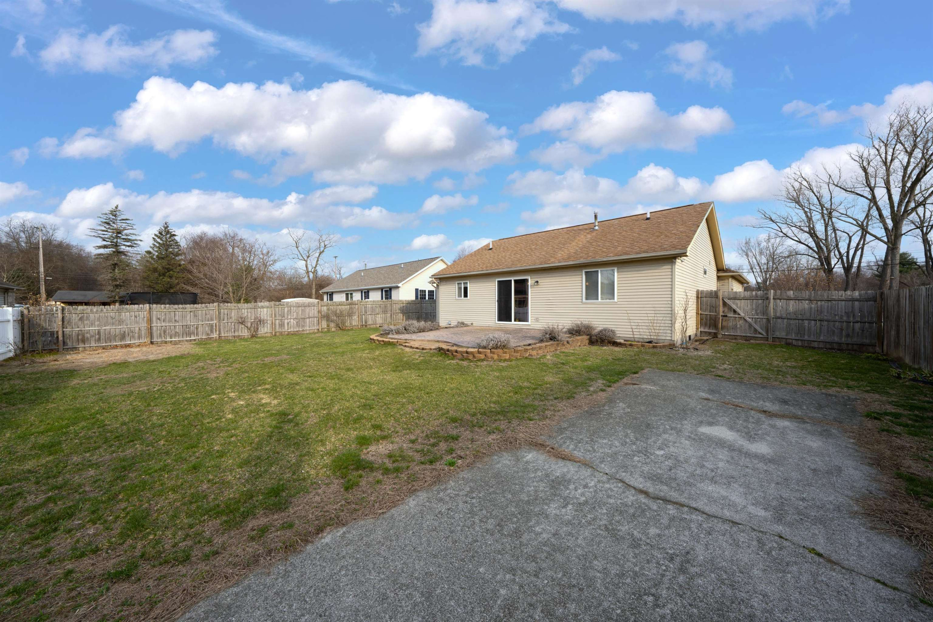 2435 Fruit Street, MI 48001 — Photo 36