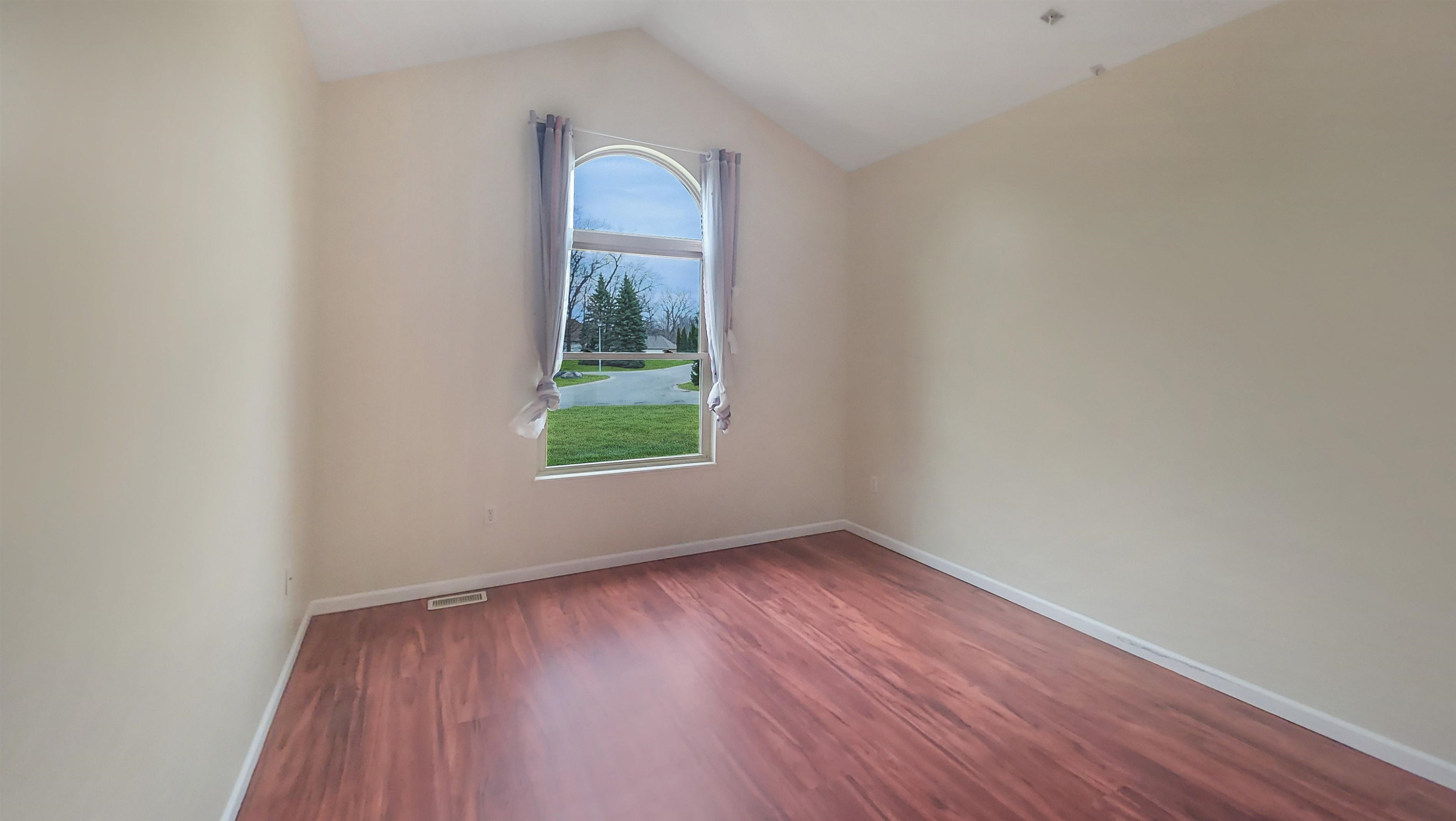 4297 Oak Tree Court, Fenton, MI 48430 — Photo 32