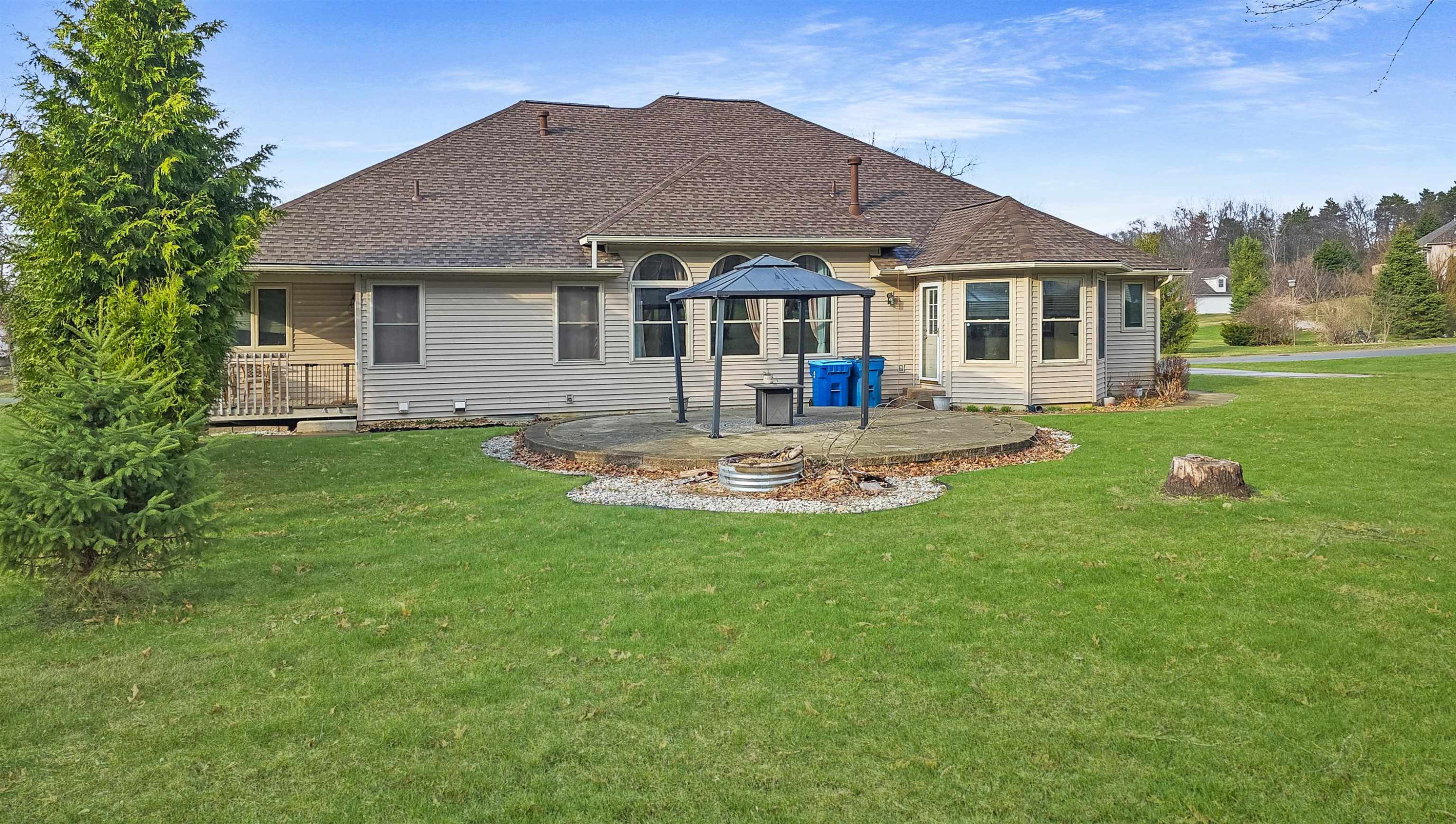 4297 Oak Tree Court, Fenton, MI 48430 — Photo 45