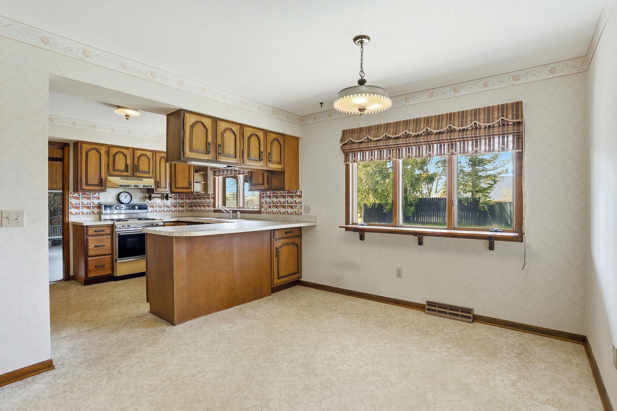1 Harlan Court, Frankenmuth, MI 48734 — Photo 14