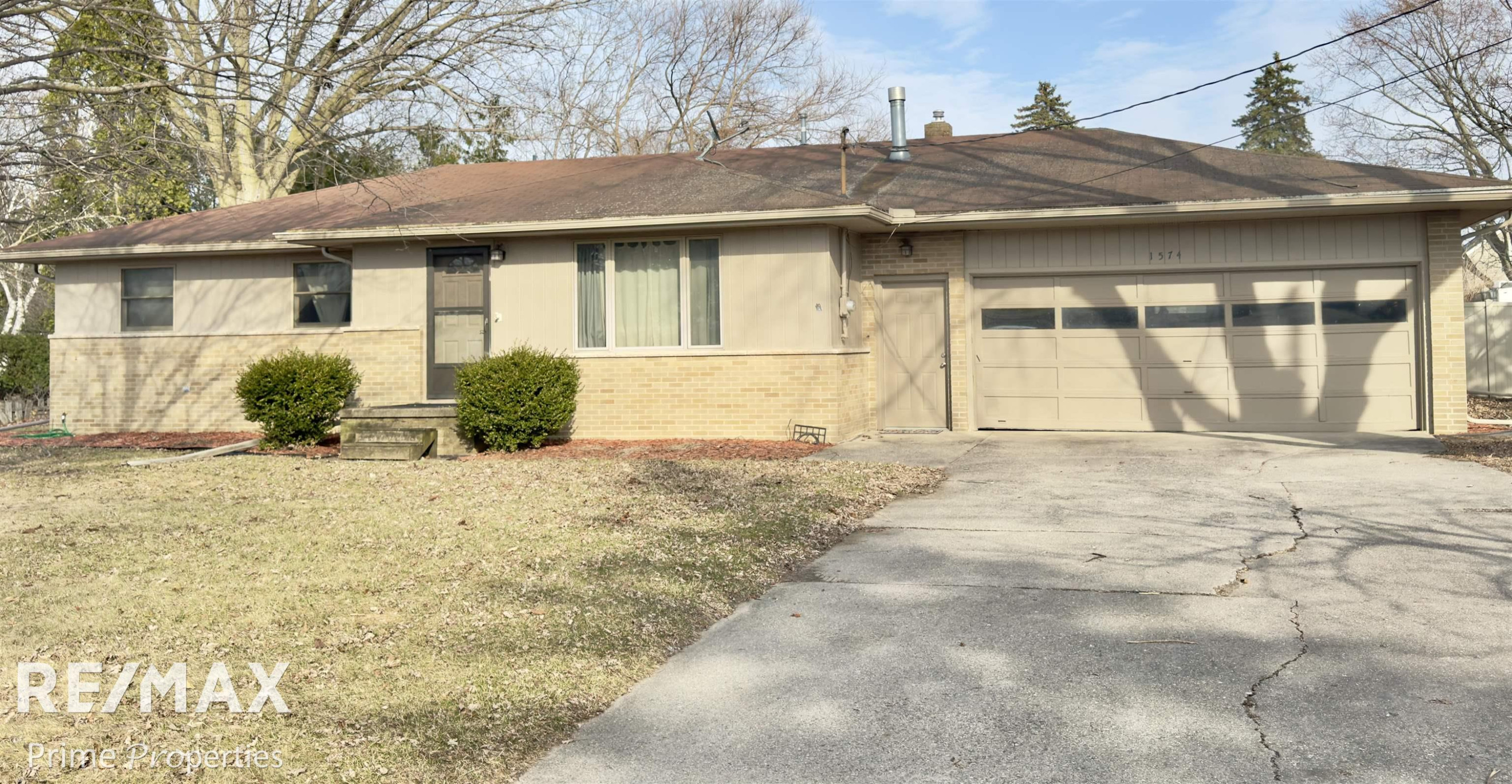 1574 Elizabeth Lane, Essexville, MI 48732 — front exterior