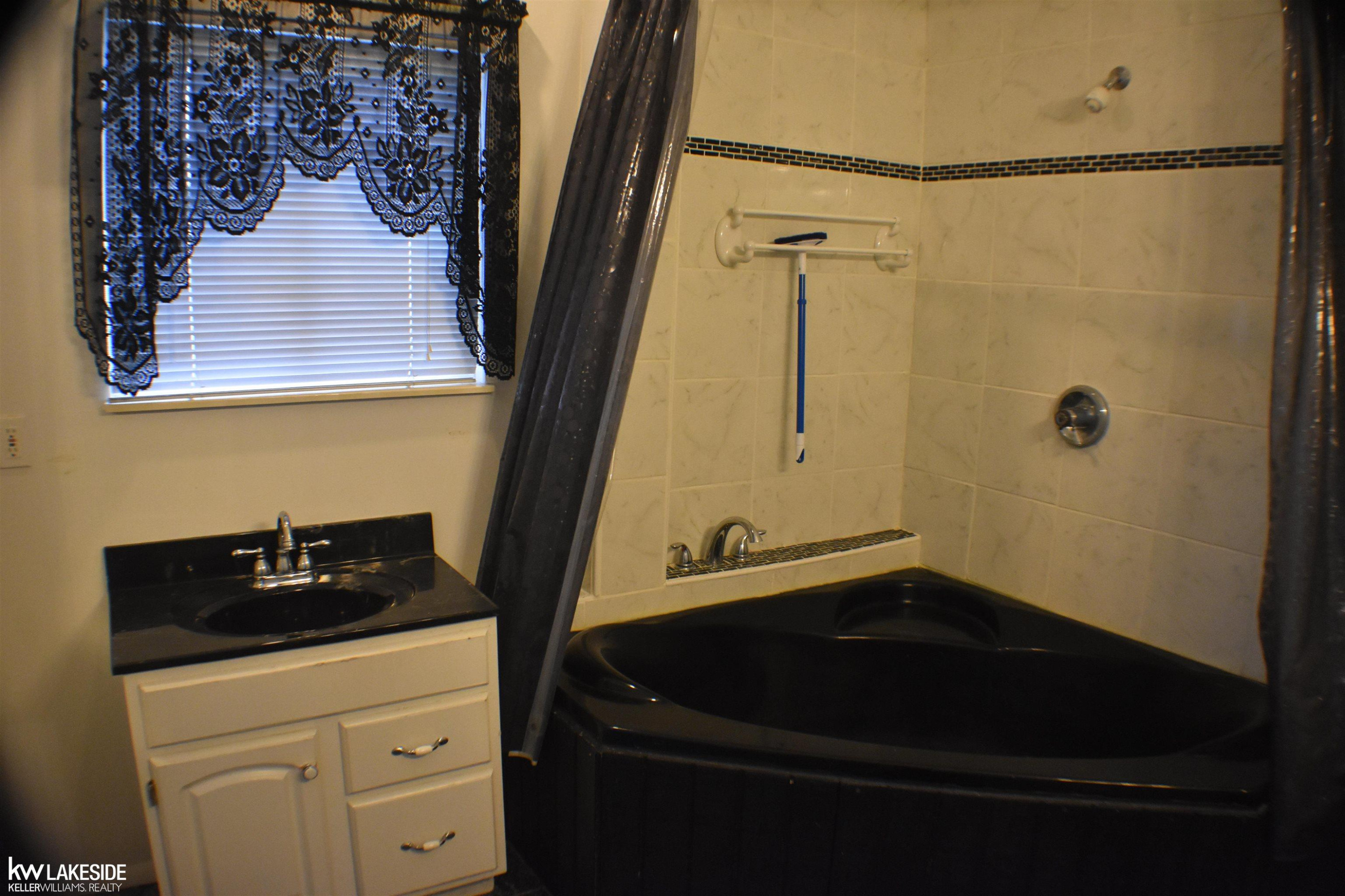 24223 RAMSGATE Street, Clinton Twp, MI 48035 — Photo 10