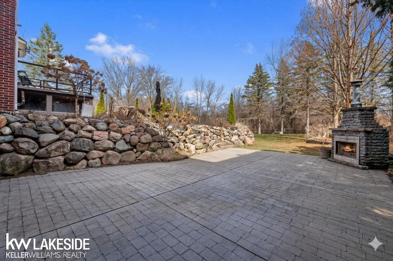 6120 Evanswood Street, Troy, MI 48085 — Photo 9