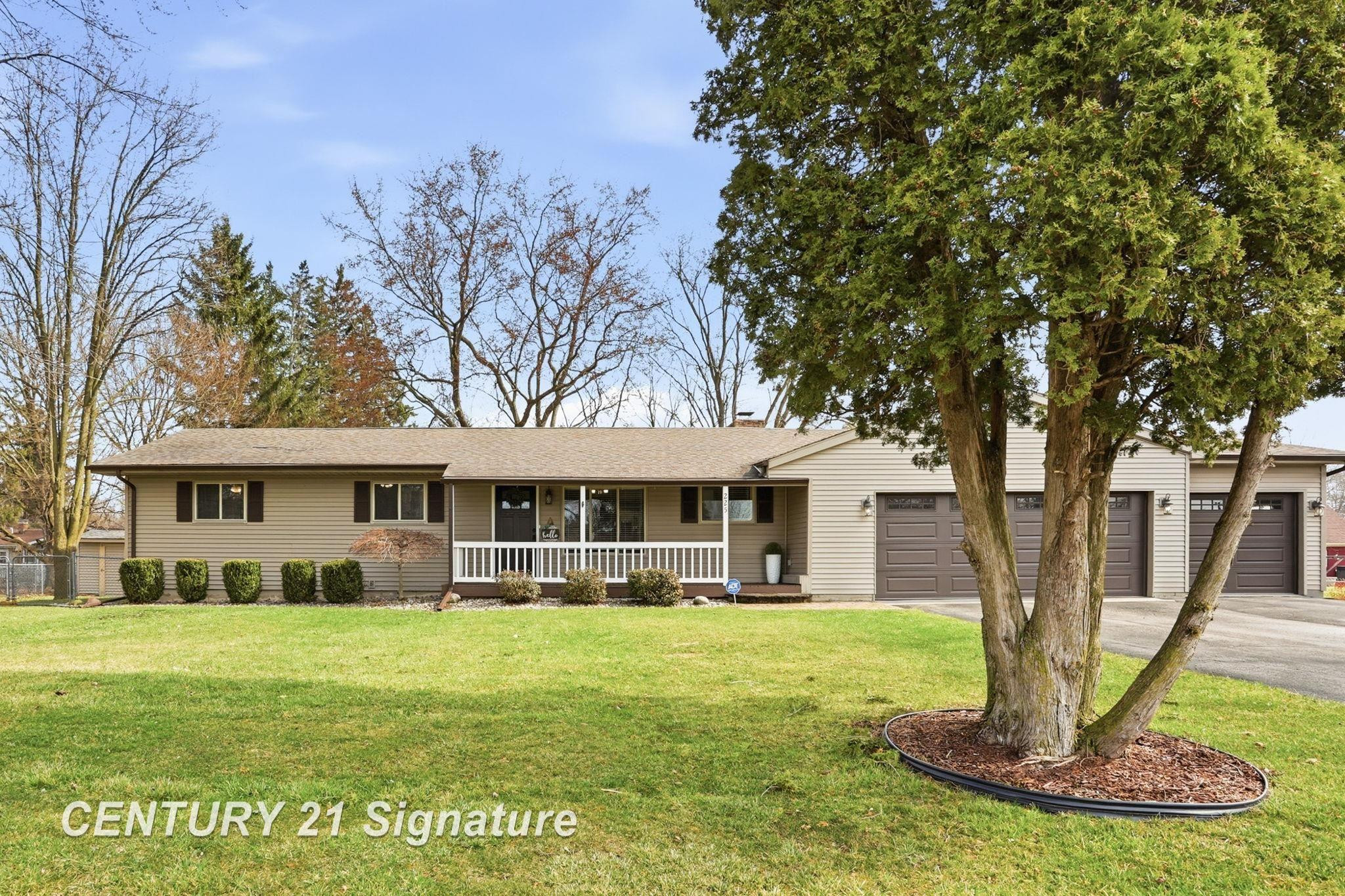 225 Strieter Drive, Saginaw, MI 48609 — front exterior