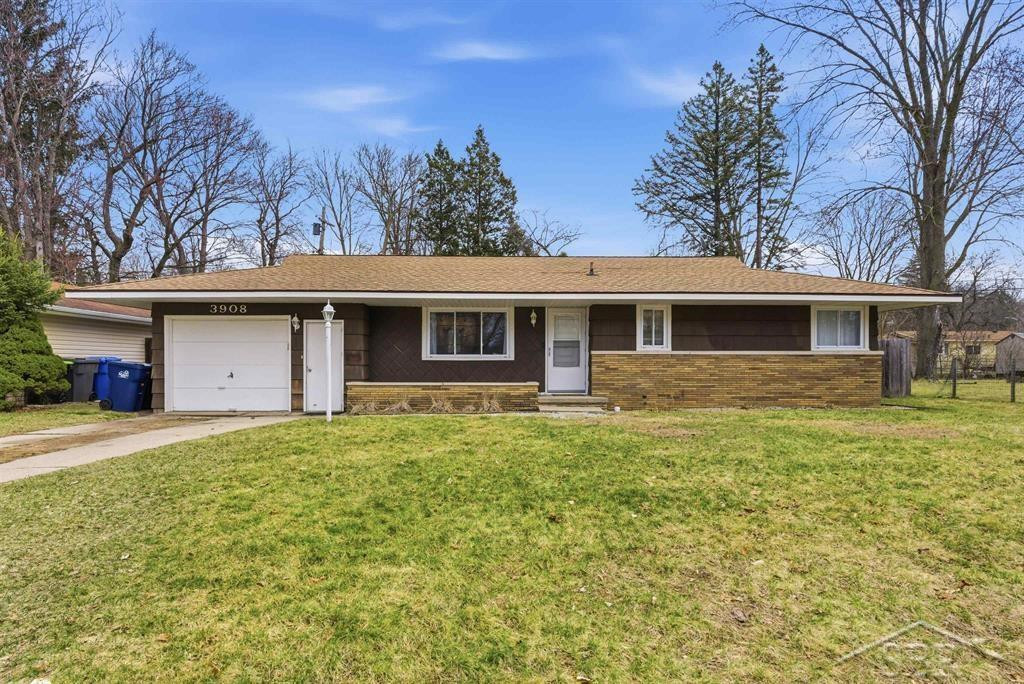 3908 Nottingham Terrace, Midland, MI 48642 — front exterior