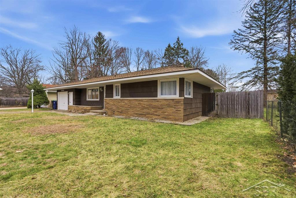 3908 Nottingham Terrace, Midland, MI 48642 — Photo 2