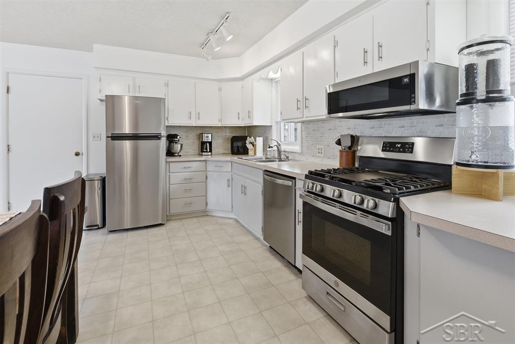3908 Nottingham Terrace, Midland, MI 48642 — Photo 9