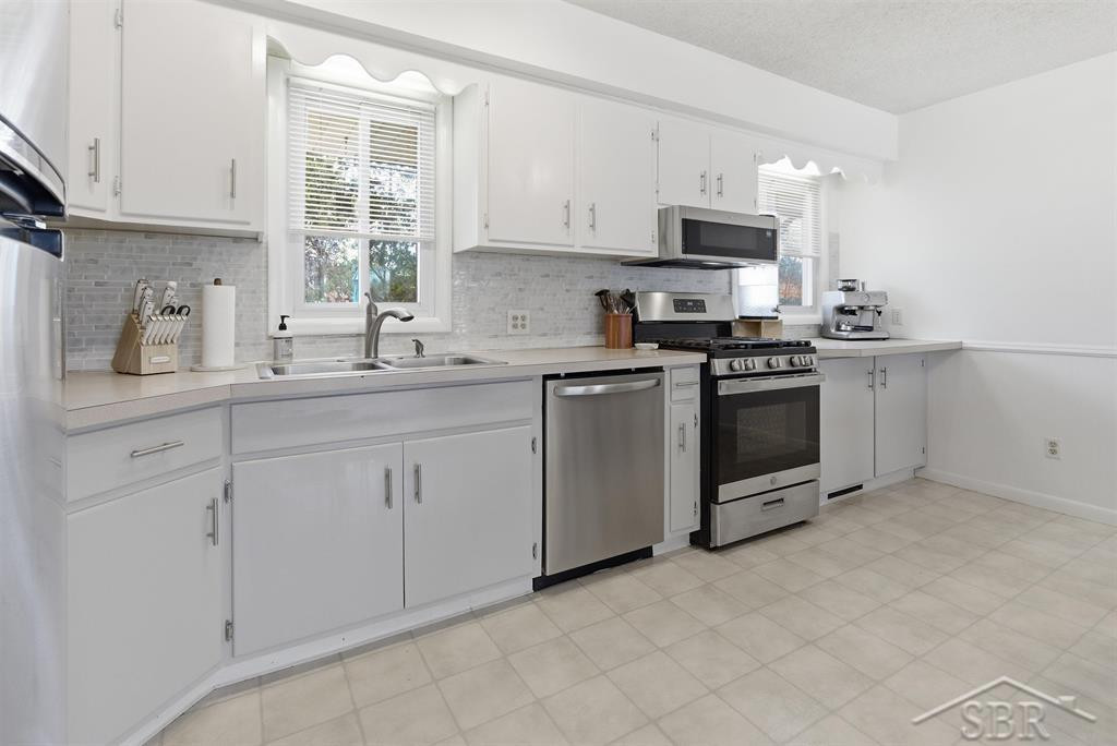3908 Nottingham Terrace, Midland, MI 48642 — Photo 10