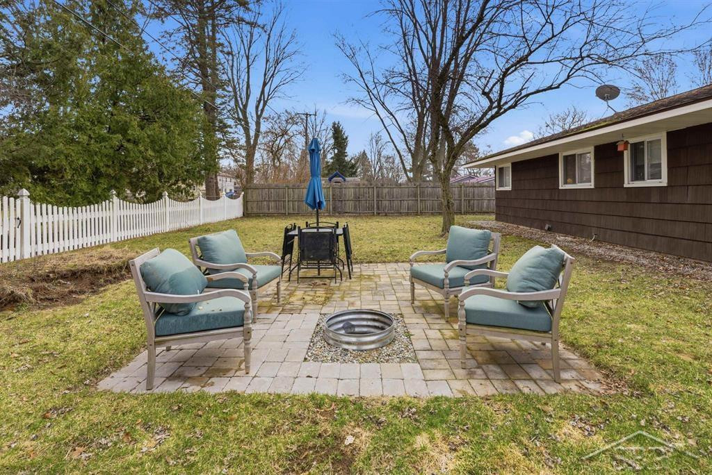 3908 Nottingham Terrace, Midland, MI 48642 — Photo 21