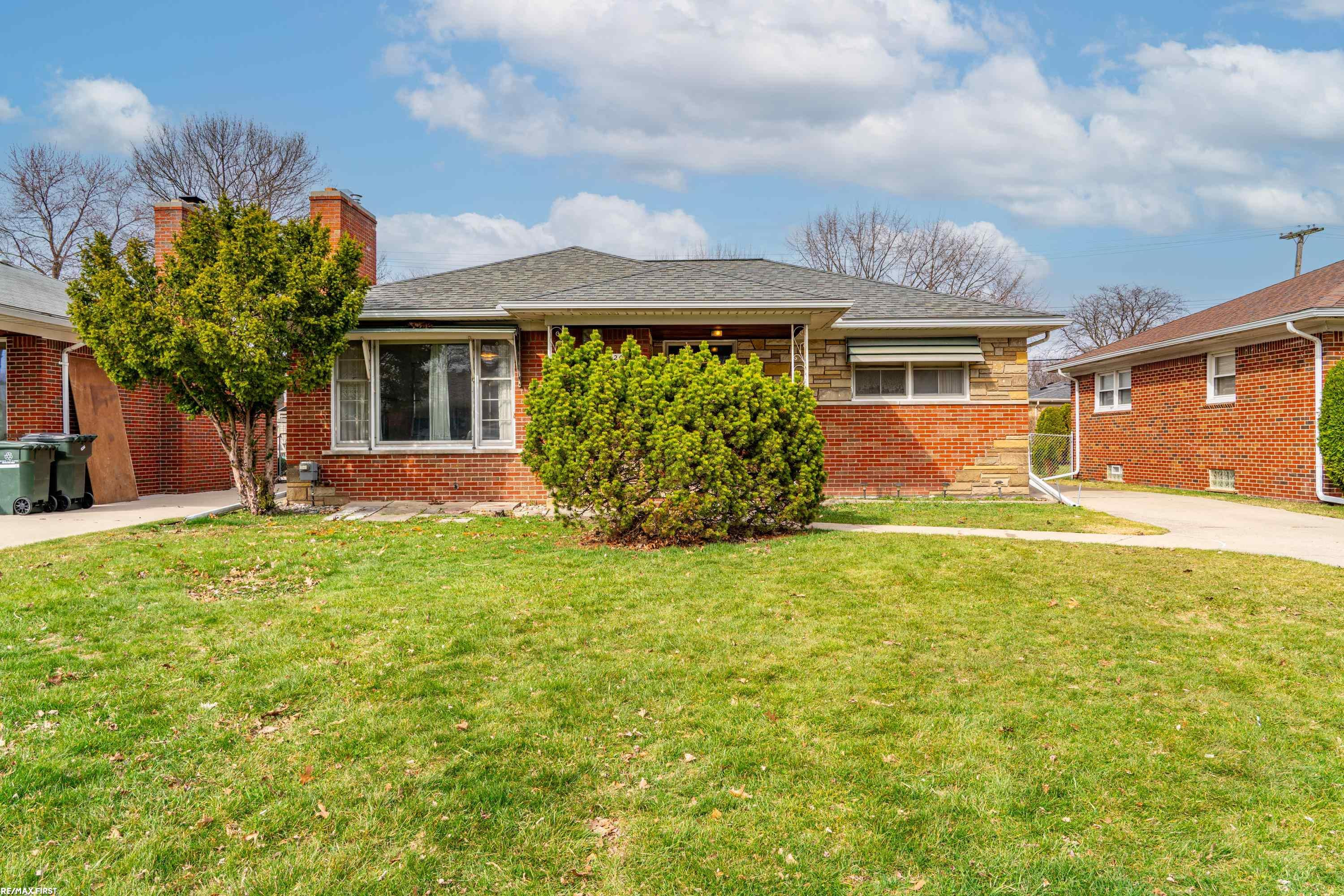 20219 Chalon Street, Saint Clair Shores, MI 48080 — Photo 2