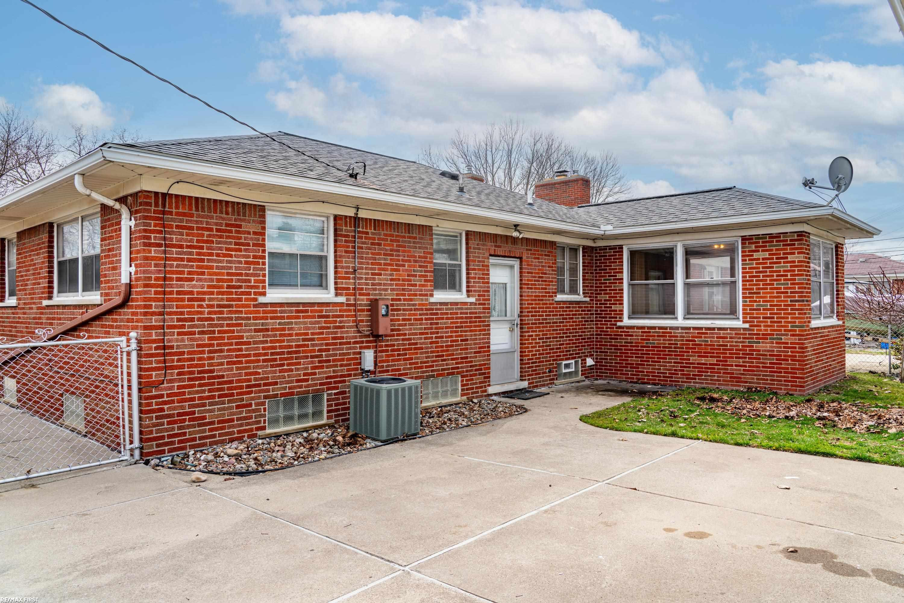 20219 Chalon Street, Saint Clair Shores, MI 48080 — Photo 4